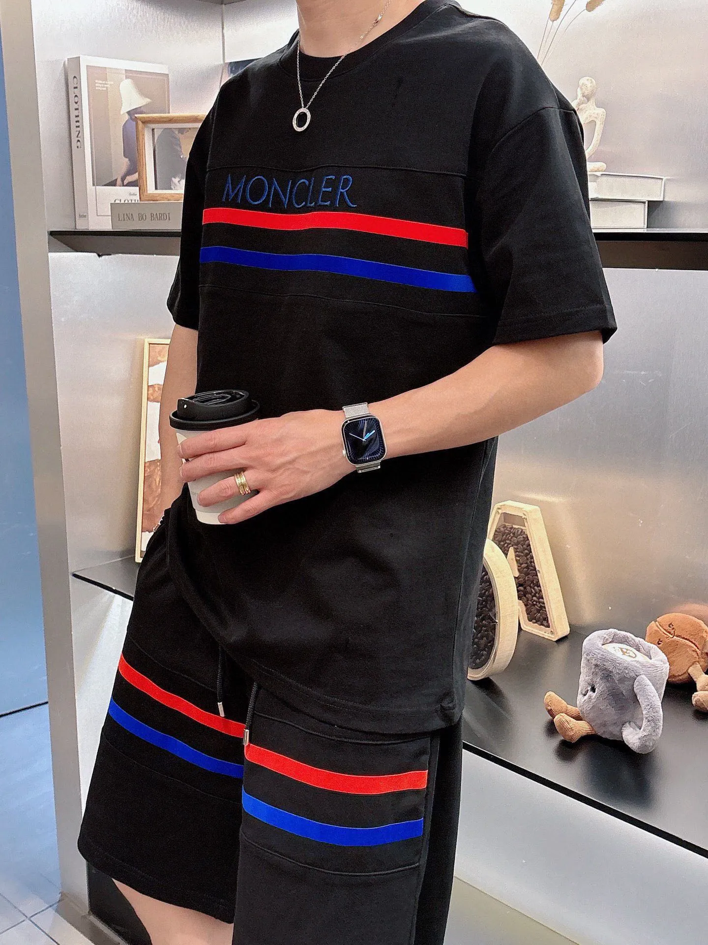 P570 Brand [MONCLER Mouth Covered] 2025 round neck short-sleeved shorts suit. The upper body of pure cotton fabric will not be stuffy. The smooth and comfortable skin-friendly effect is more breathable. The fabric has its own texture. Classic logo technology. A new interpretation from a unique angle. Fashionable and versatile choice! Size: M-3XL (maximum wear: 190 pounds)