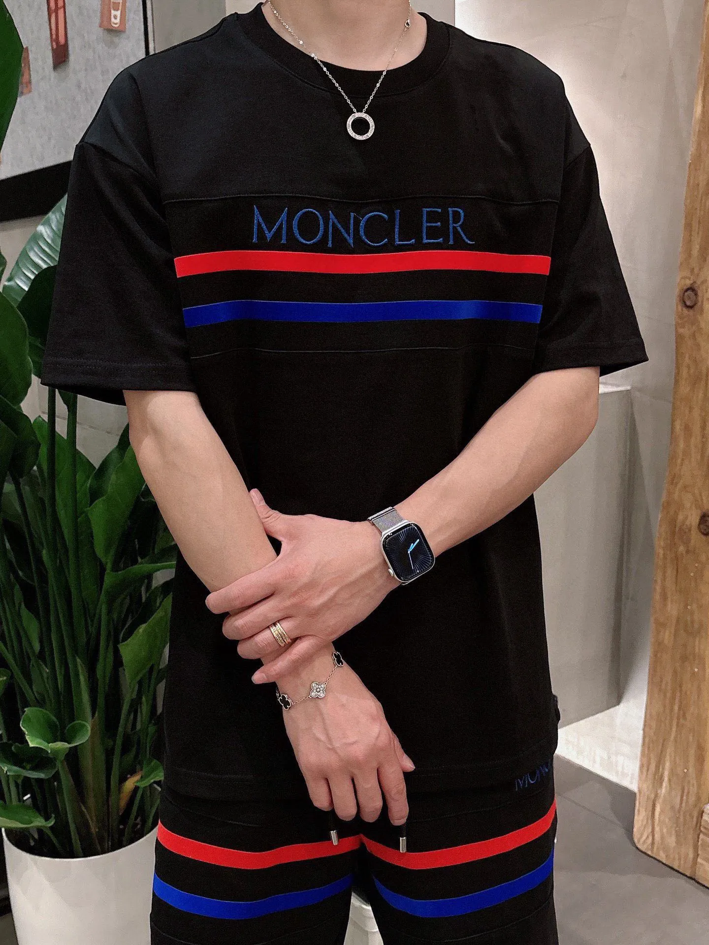 P570 Brand [MONCLER Mouth Covered] 2025 round neck short-sleeved shorts suit. The upper body of pure cotton fabric will not be stuffy. The smooth and comfortable skin-friendly effect is more breathable. The fabric has its own texture. Classic logo technology. A new interpretation from a unique angle. Fashionable and versatile choice! Size: M-3XL (maximum wear: 190 pounds)
