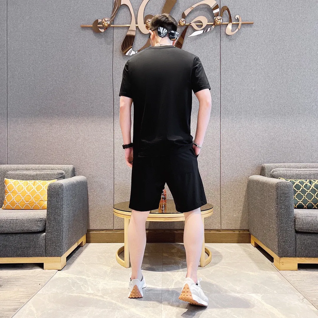 P280 Brand [MONCLER] 2025 new men’s short-sleeved shorts suit! Synchronous sales on the official website! High-end version on the market! It feels delicate and soft! Make you more comfortable to wear! The draped silhouette is awesome! Size: M-5XL (please state your height and weight when placing an order)