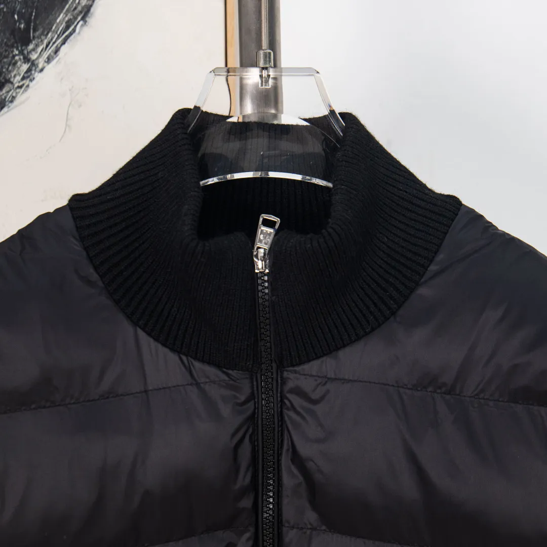 P480 💰zp version [Exclusive supply] MONCLER/Mongolian knitted down spliced ​​stand-up collar, unique side thread design! ! ! Selling point: down knitted splicing, the splicing is made of wool blended fabric! Mengjia will release several types of sweaters and down at this time every year. In fact, the sweater and down at the Mjia counter are classic and evergreen styles. They are all basic styles. They can be worn alone or matched inside, as a sweater. The main promotion of this kind of counter is black, so most of them are black, with down in the front. Our studio has launched a gray series of products to let everyone experience different surprises. The color combination is particularly good! The face threads are also super nice! Very comfortable! The back and both sleeves are made of wool blended fabric. Color: Black Gray Size: S M L XL Number: YK10648