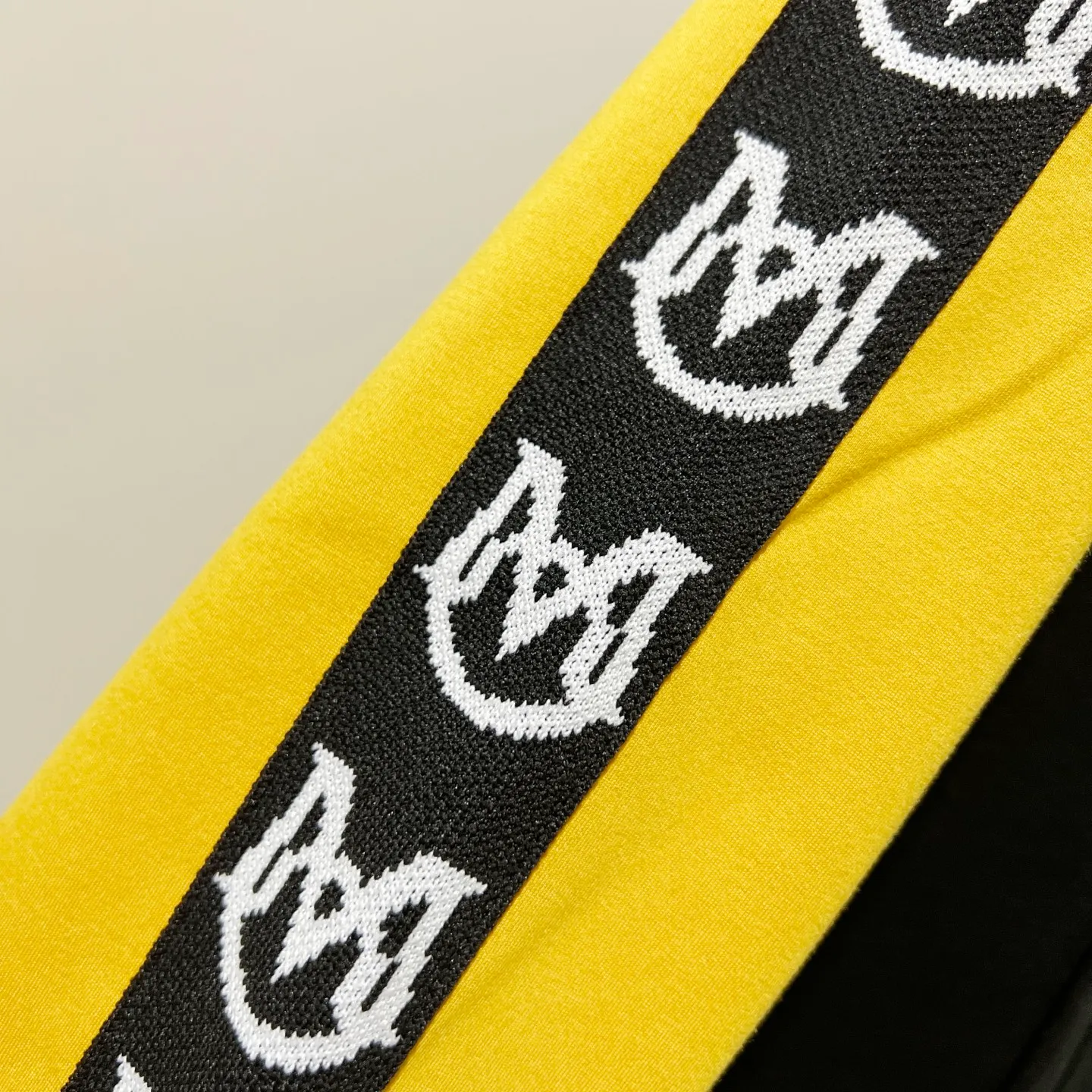 P270 MONCLER/Mask Customized fabric suit zipper jacket Color-blocking design embroidery🪡Micro-labeled LOGO hand sleeve webbing technology Official synchronization High version High quality Fashion personality Versatile trend Pure original quality Original fabric Hang tag Collar label Washed wheat Complete three labels Color: black and white. Black green. Black yellow. Size: S-2XL