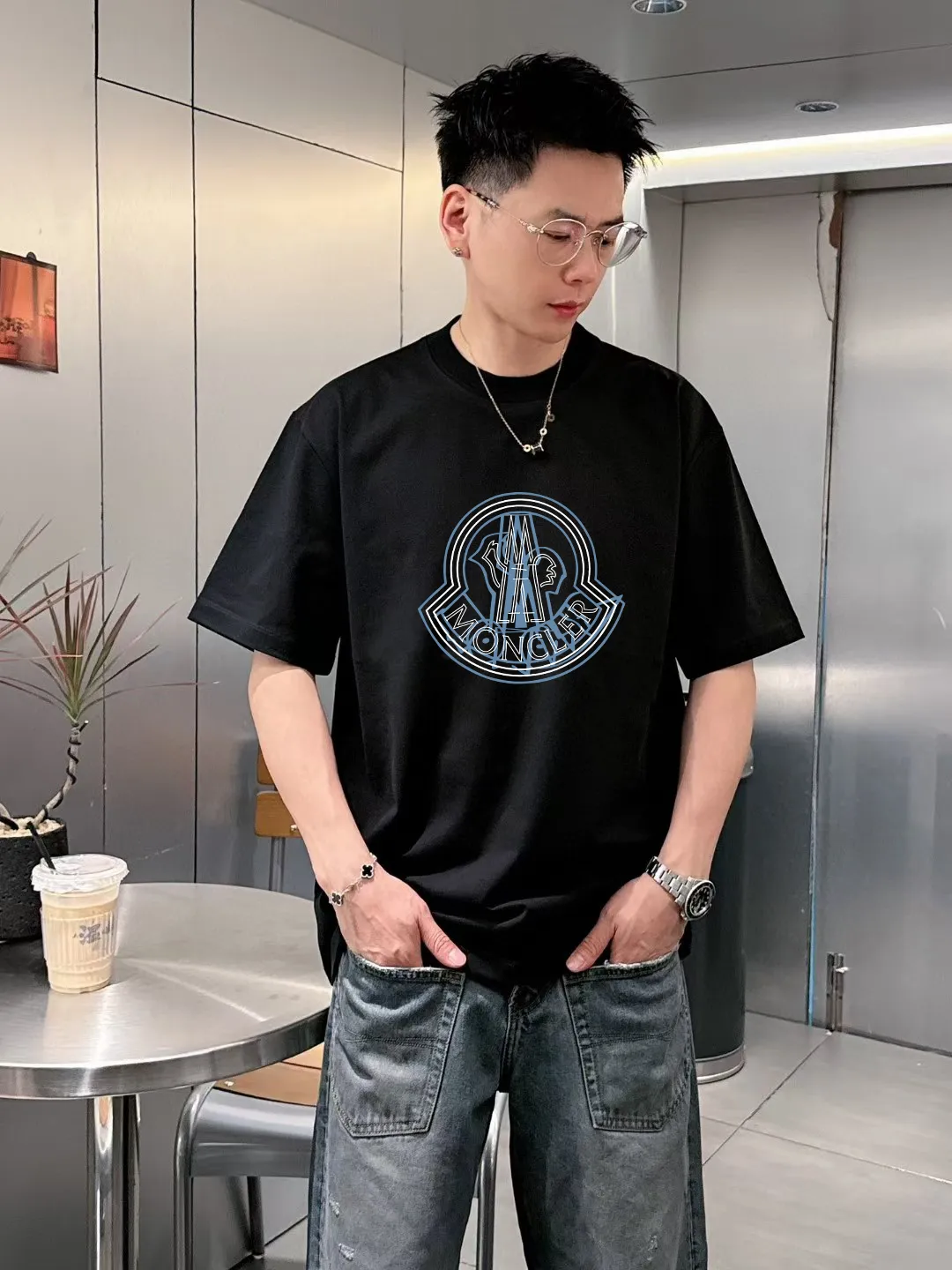 P140 🔥 [MONCLER] 2025FW short-sleeved T-shirt LOGO printing, high-end 26s double yarn 300g fabric, heavy fabric, custom stretcher rib, same vat and dye, complete three standards, same style for men and women, color: black, white, size: S M L XL 2XL