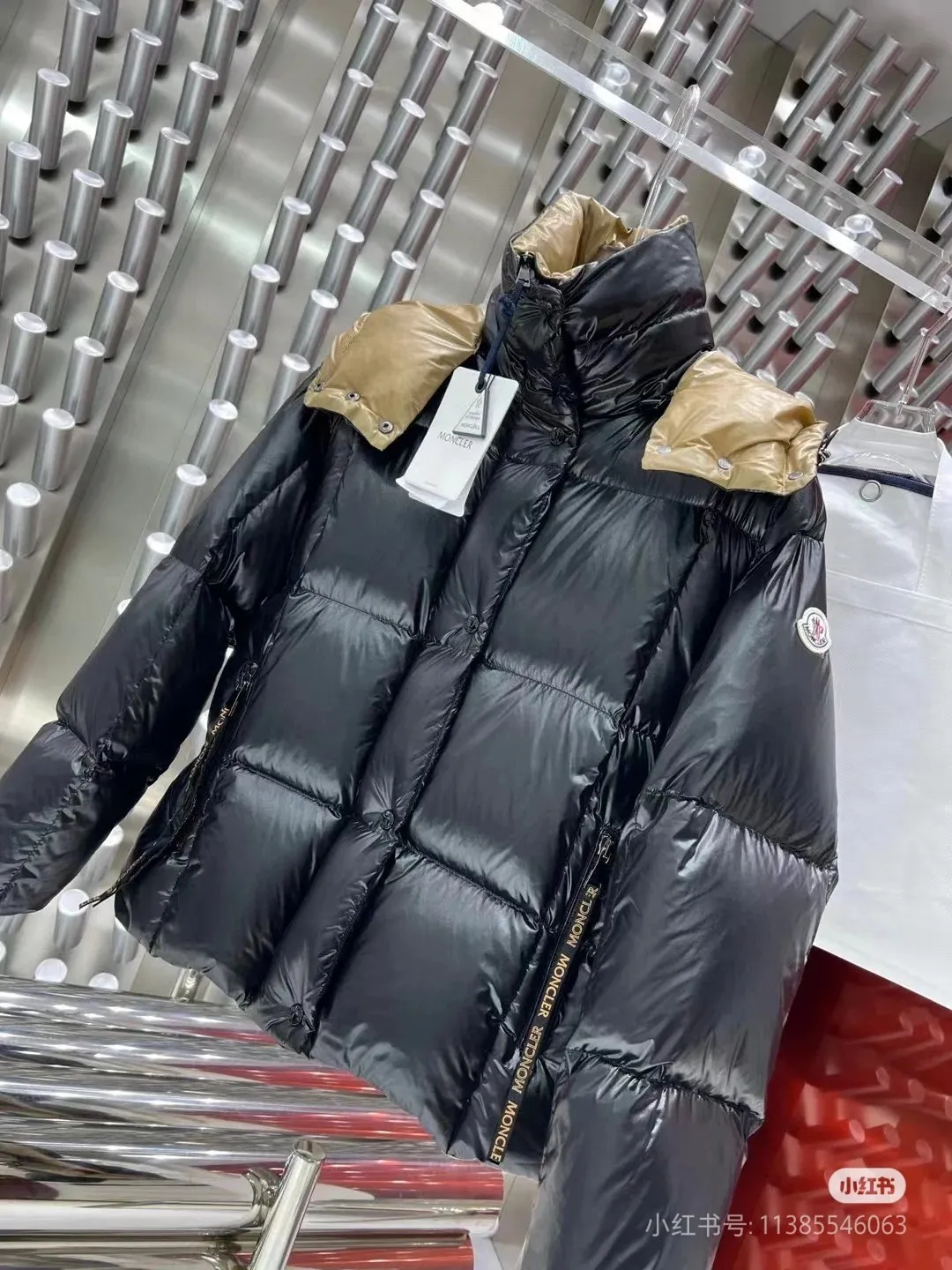 P760 Moncler. Short coat black size 0123