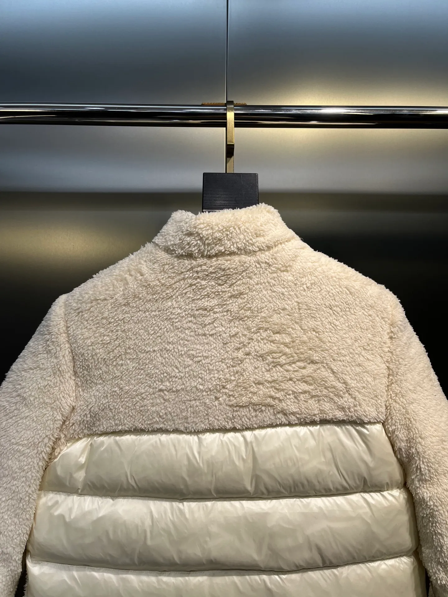P840 🌟Moncler This model: Polignac en teddy splicing design, filled with goose down ~ Super soft texture, delicate material for skin care ~ 2025 new style gray, off-white size: 0123