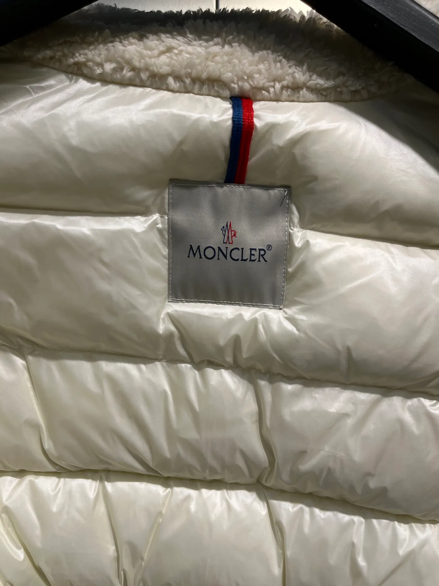 P840 🌟Moncler This model: Polignac en teddy splicing design, filled with goose down ~ Super soft texture, delicate material for skin care ~ 2025 new style gray, off-white size: 0123