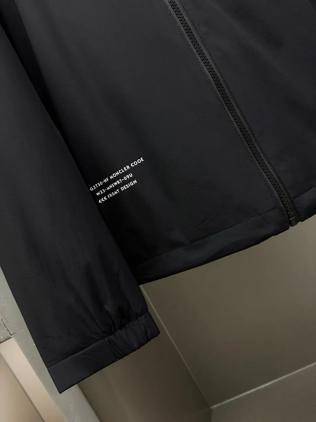 P560 Moncler New style thin cotton jacket with letters Original fabric Original accessories Official same style Made of imported polyester fabric, customized fabric dyed in the same vat. Very comfortable and smooth to the touch Very wide and stylish. Will not deform after long-term wear. Produced by a first-line brand OEM factory. The label is full and textured. The latest style for autumn and winter. Fashionable and personalized. Super versatile and good-looking. Very suitable for both men and women. A must-have for everyone. Color: Black Royal Blue Size: L-4XL