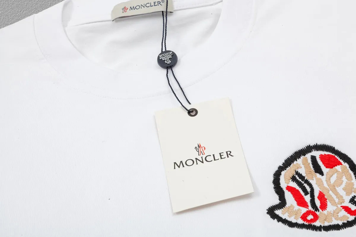 P150 [MONCLER] 2024FW short-sleeved T-shirt, embroidery technology, high-end 32s double yarn 260g fabric, heavy fabric, custom stretcher rib, same vat and dye, complete three standards, same style for men and women, color: black, white, size: S M L XL XXL