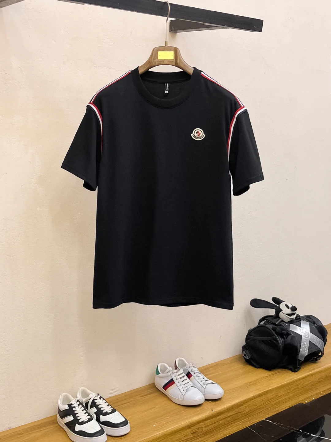 P560 Brand [MONCLER Mouth Covered] 2025 round neck short-sleeved shorts suit. The pure cotton fabric upper body will not be stuffy, the smooth and comfortable skin-friendly effect is more breathable, the fabric has its own texture, classic logo technology, a new interpretation from a unique angle, the first choice for fashion and versatility! Size: M-3XL (maximum wear: 190 pounds)