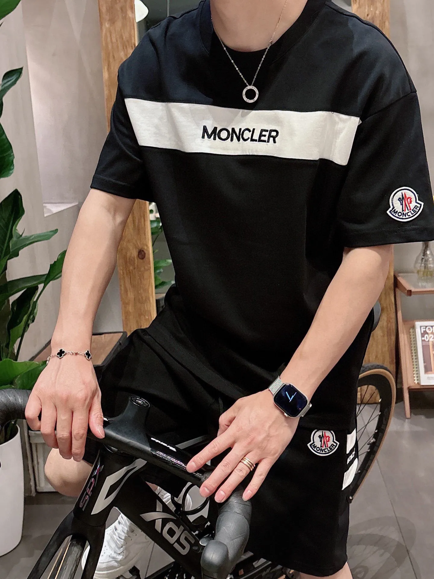 P570 Brand [MONCLER Mouth Covered] 2025 round neck short-sleeved shorts suit. The pure cotton fabric upper body will not be stuffy, the smooth and comfortable skin-friendly effect is more breathable, the fabric has its own texture, classic logo technology, a new interpretation from a unique angle, fashionable and versatile choice! Size: M-3XL (maximum wear: 190 pounds)