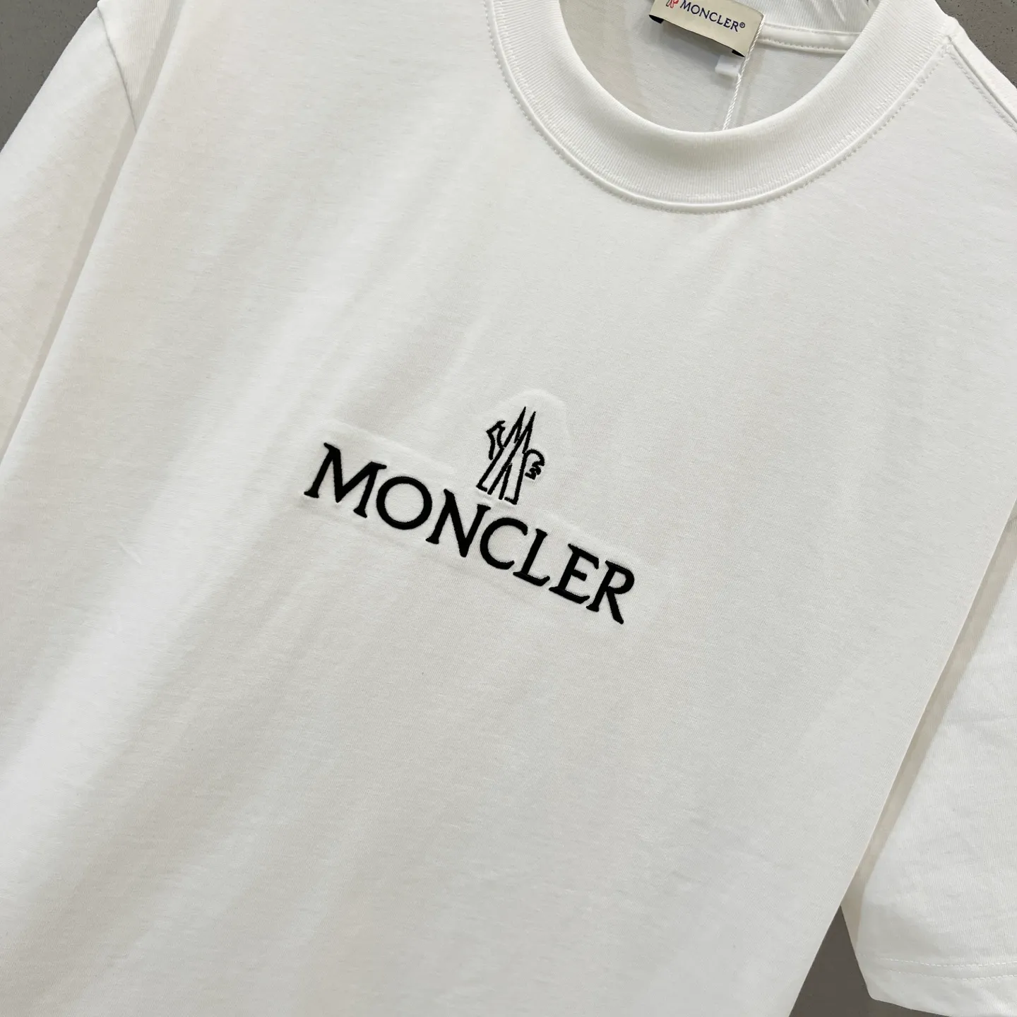 P170 MONCLER/muzzle 320g round neck short-sleeved T-shirt, brand letter micro-label embroidery🪡LOGO arm patch craft, official synchronization, 1:1 original mold opening, fashion personality, versatile trend, pure original quality, original washed fabric, tag, collar label, washed wheat, three complete standards, color: black, white, pink. Size: S-XL