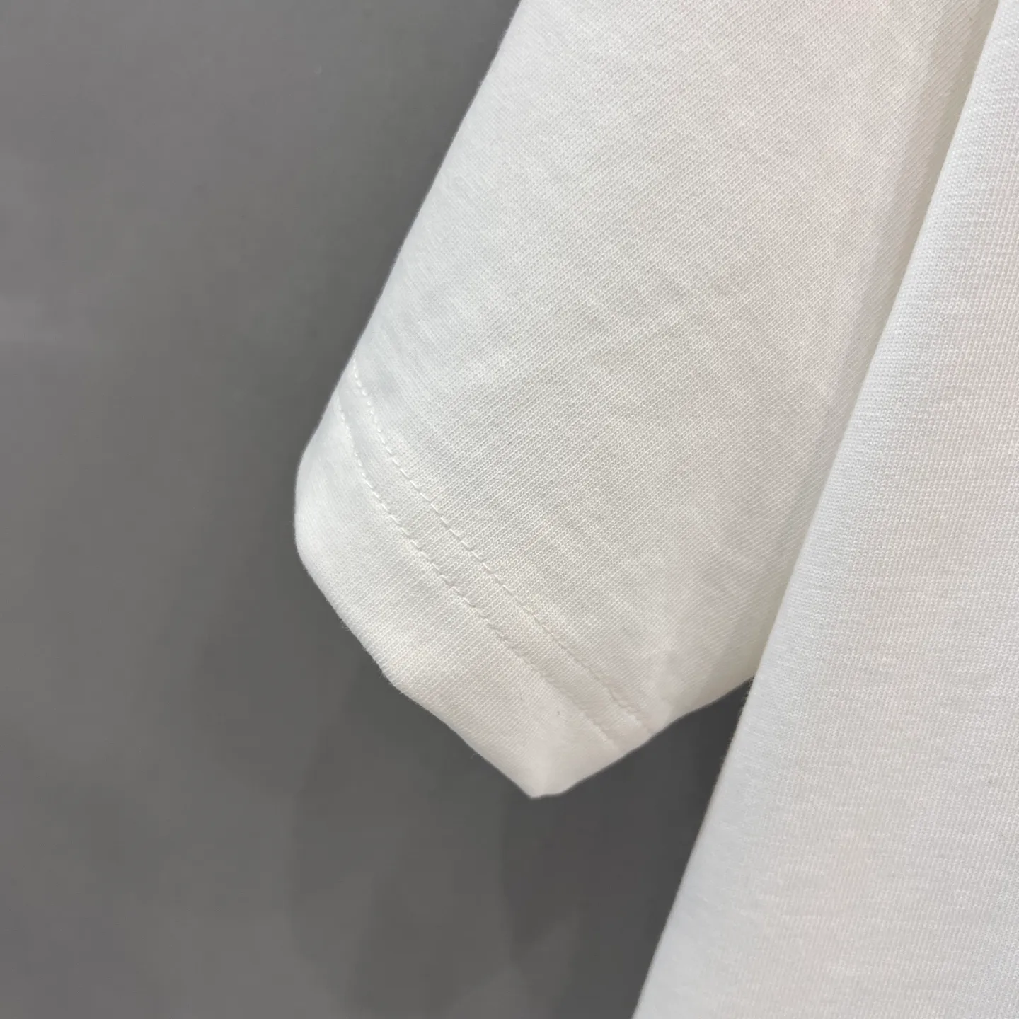 P170 MONCLER/muzzle 320g round neck short-sleeved T-shirt, brand letter micro-label embroidery🪡LOGO arm patch craft, official synchronization, 1:1 original mold opening, fashion personality, versatile trend, pure original quality, original washed fabric, tag, collar label, washed wheat, three complete standards, color: black, white, pink. Size: S-XL