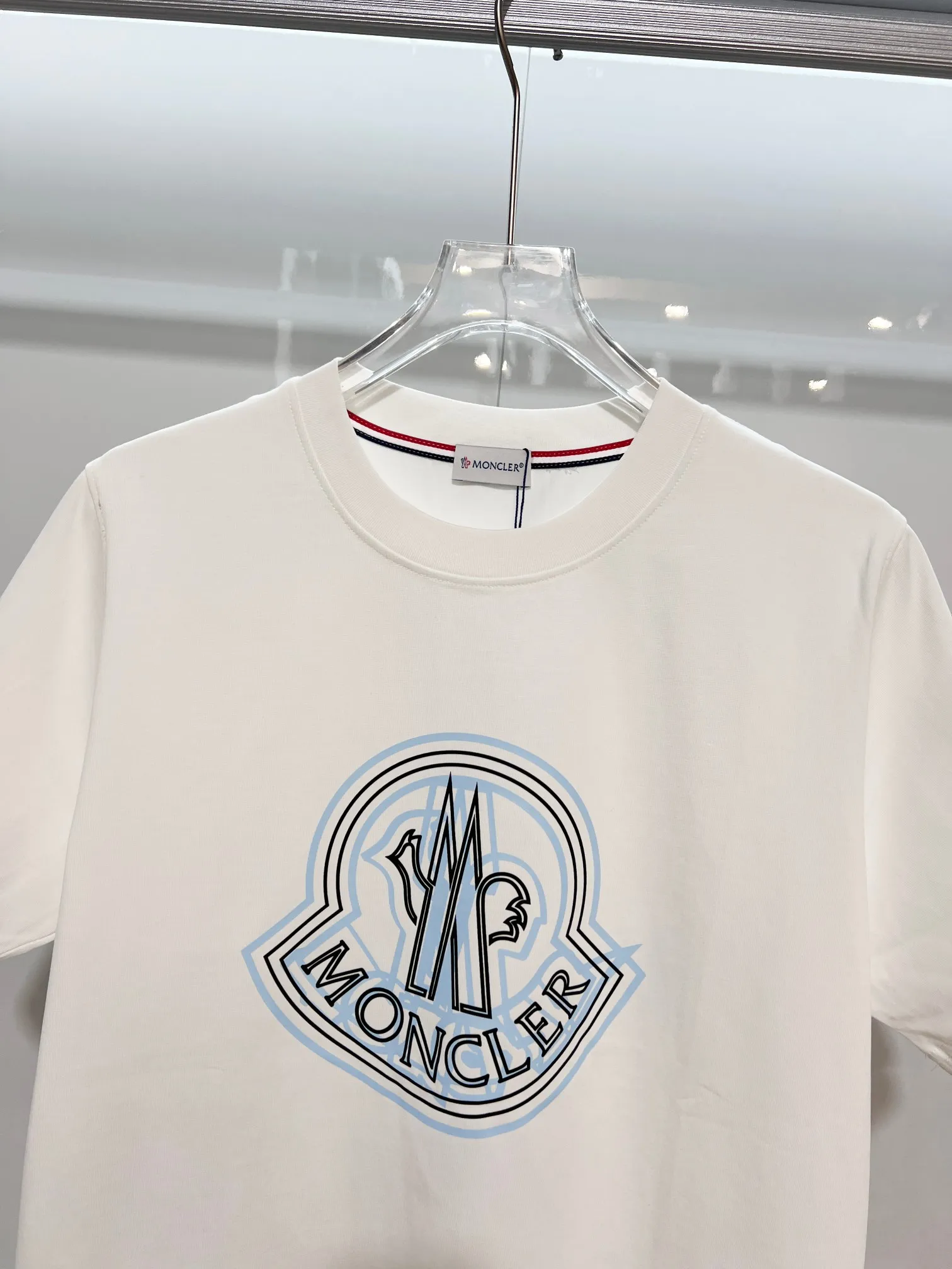 P150 MONCLER/Muzzled 300g pure cotton round neck short-sleeved T-shirt Brand classic Ghost offset letter LOGO embossing process 2025ss official synchronization High version High quality Fashion personality Versatile trend Pure original quality Original fabric Hang tag Collar label Washed wheat Complete three standards Color: Black. White. Size: S M L XL XXL