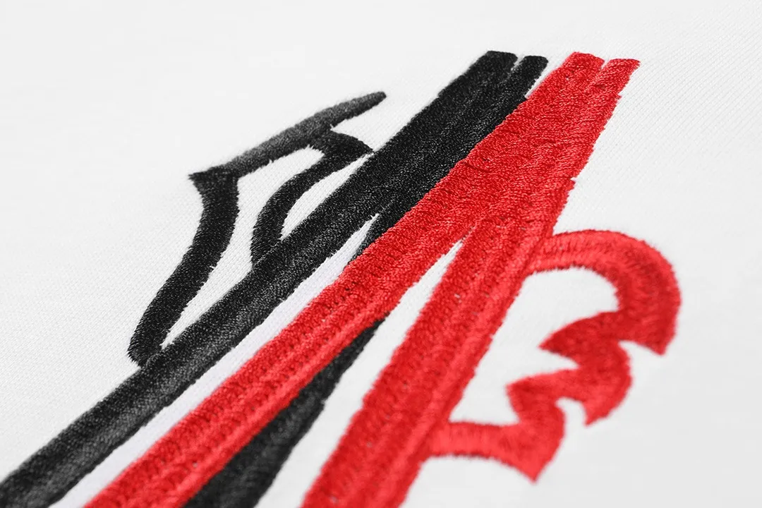 P150 Moncler 2026 official website new model Imported high-density heavy-duty embroidered letter logo Customized small armband Same style for men and women Short-sleeved T-shirt ·Customized 300g 100% double yarn pure cotton fabric ·Dyeing 32 double-strand threads ·Collar label, hangtag, main mark and three labels complete Color: White Size: XS S M L