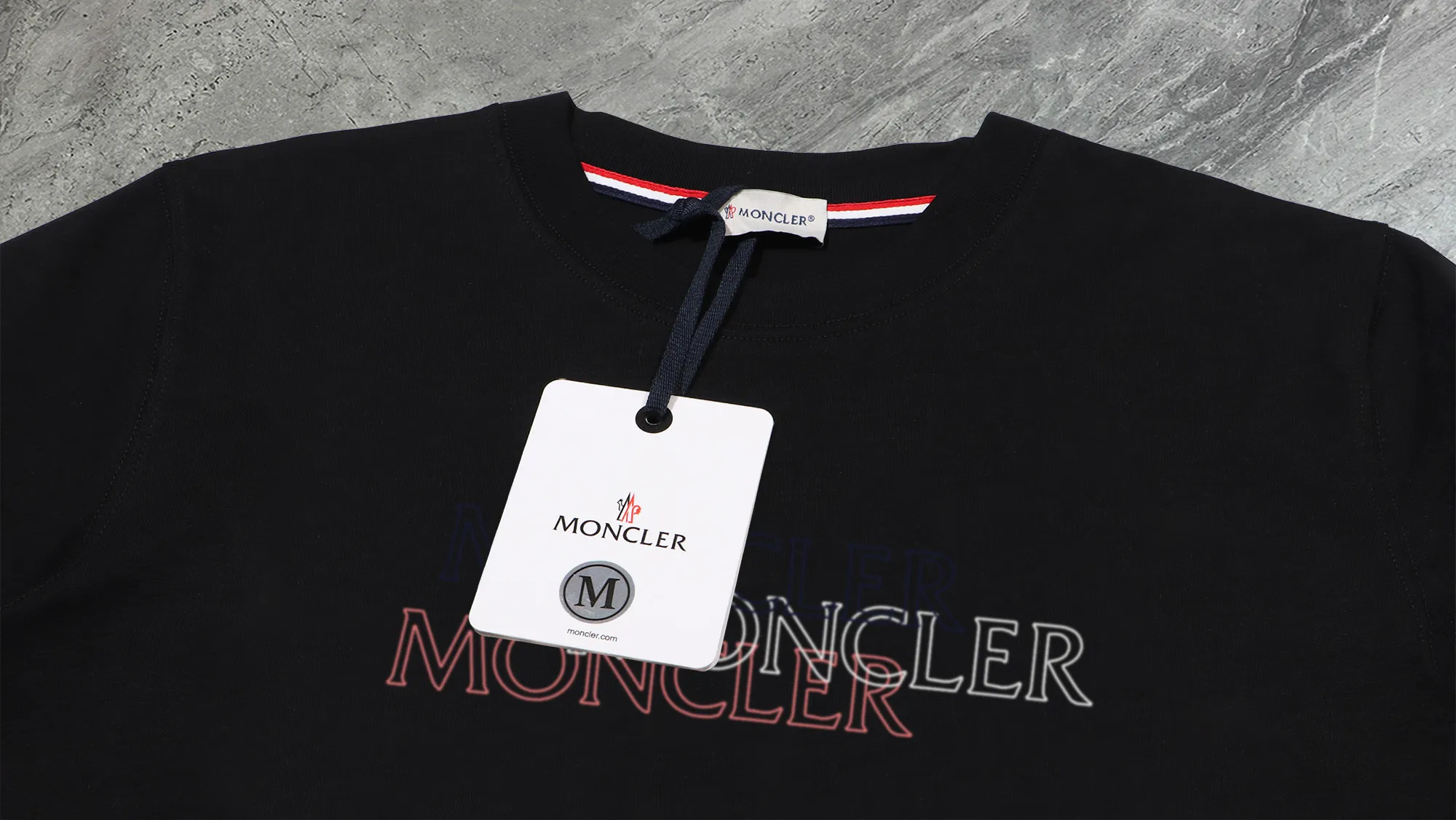 P210 High-version sweatshirt) [Long-term stock] 〖𝐌𝐎𝐍𝐂𝐋𝐄𝐑~Mask〗 Made of 440g heavy-weight fabric. It is different from the market currency. It can be matched with any variety and is properly handsome. 😎The whole dress is made of double waistcoats. The double waistcoats make the whole dress more three-dimensional. Not ordinary factories can do such fine work. 2025 Spring catwalk version of the T stage, on sale at the counter, exquisitely printed round neck terry sweatshirt, high-end double-ply cotton, custom-made stretch ribs, dyed in the same vat, complete with three standards, matched with digital printing patterns and very breathable, same style for men and women, color: black, white, apricot, size: S M L XL 2XL