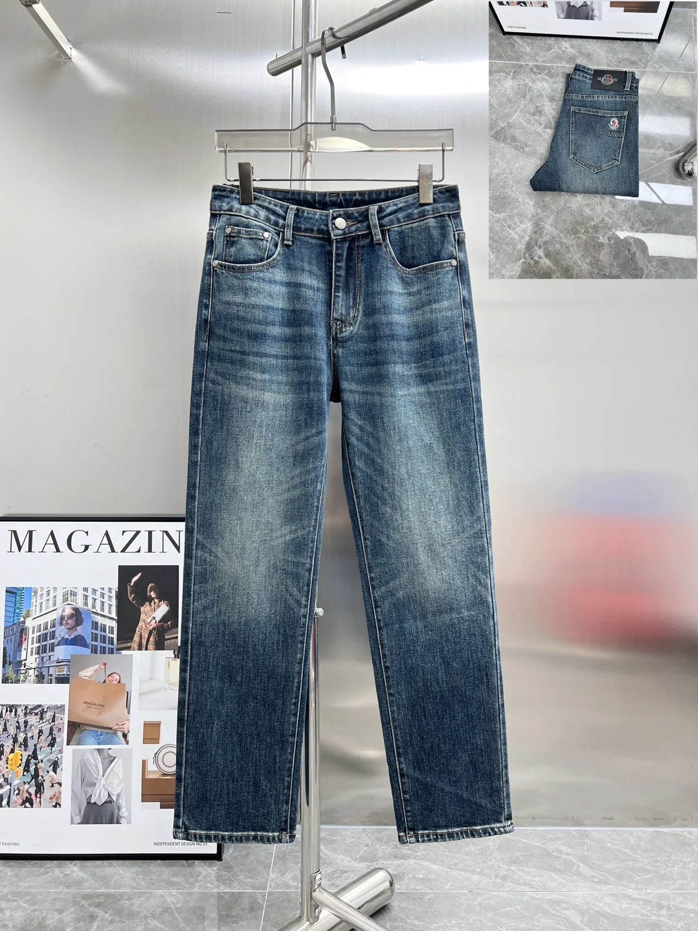 P320 Moncler (straight-leg pants) 🌟The new first-time counter foreign trade order popular jeans are super customized, original hardware, super heavy craftsmanship, awesome shape and impeccable details! The style is not picky, the feel is soft and elastic, especially high-end. Highly recommended 🐒🐒Size: 28-36🈚️35