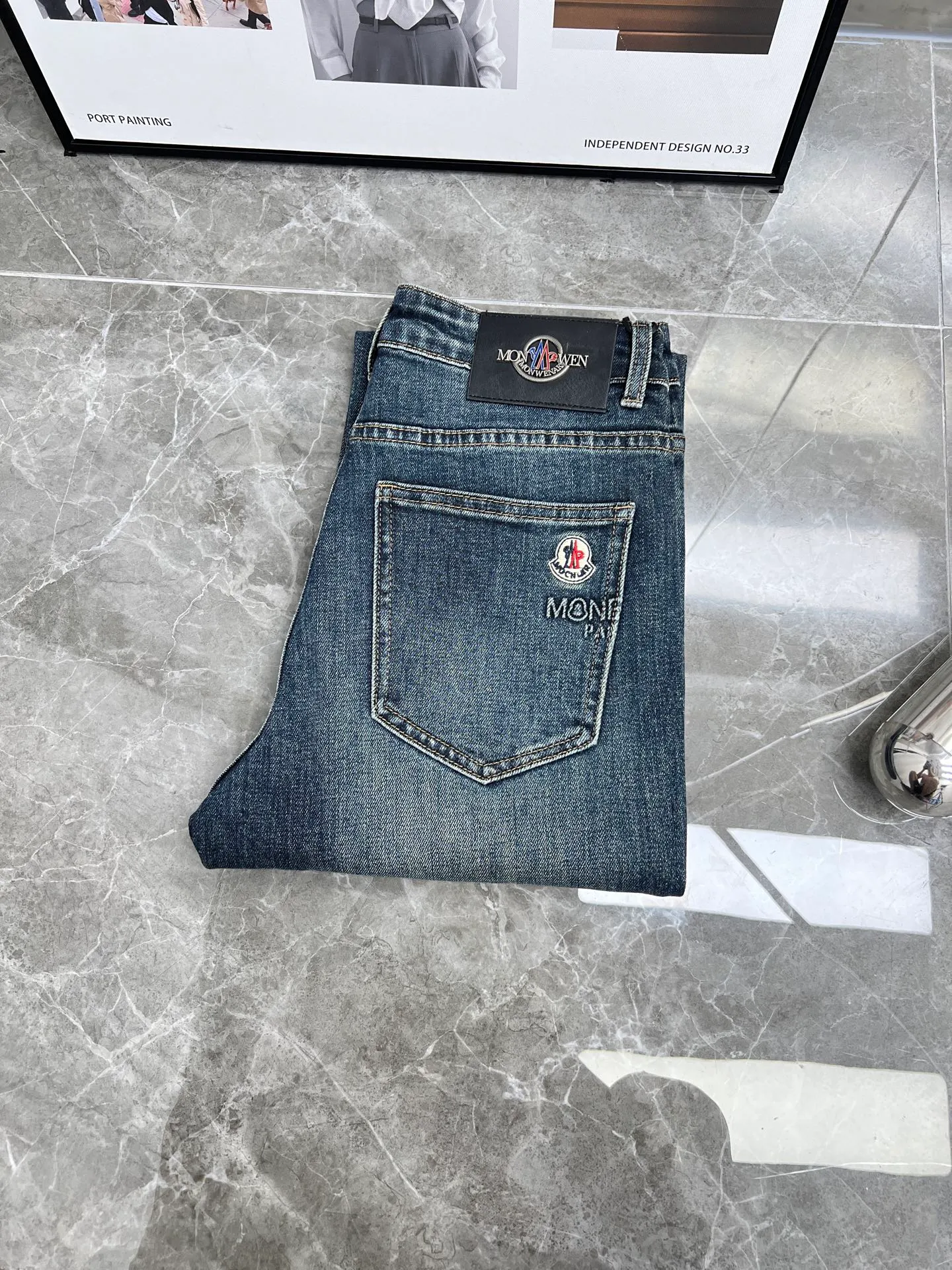 P320 Moncler (straight-leg pants) 🌟The new first-time counter foreign trade order popular jeans are super customized, original hardware, super heavy craftsmanship, awesome shape and impeccable details! The style is not picky, the feel is soft and elastic, especially high-end. Highly recommended 🐒🐒Size: 28-36🈚️35