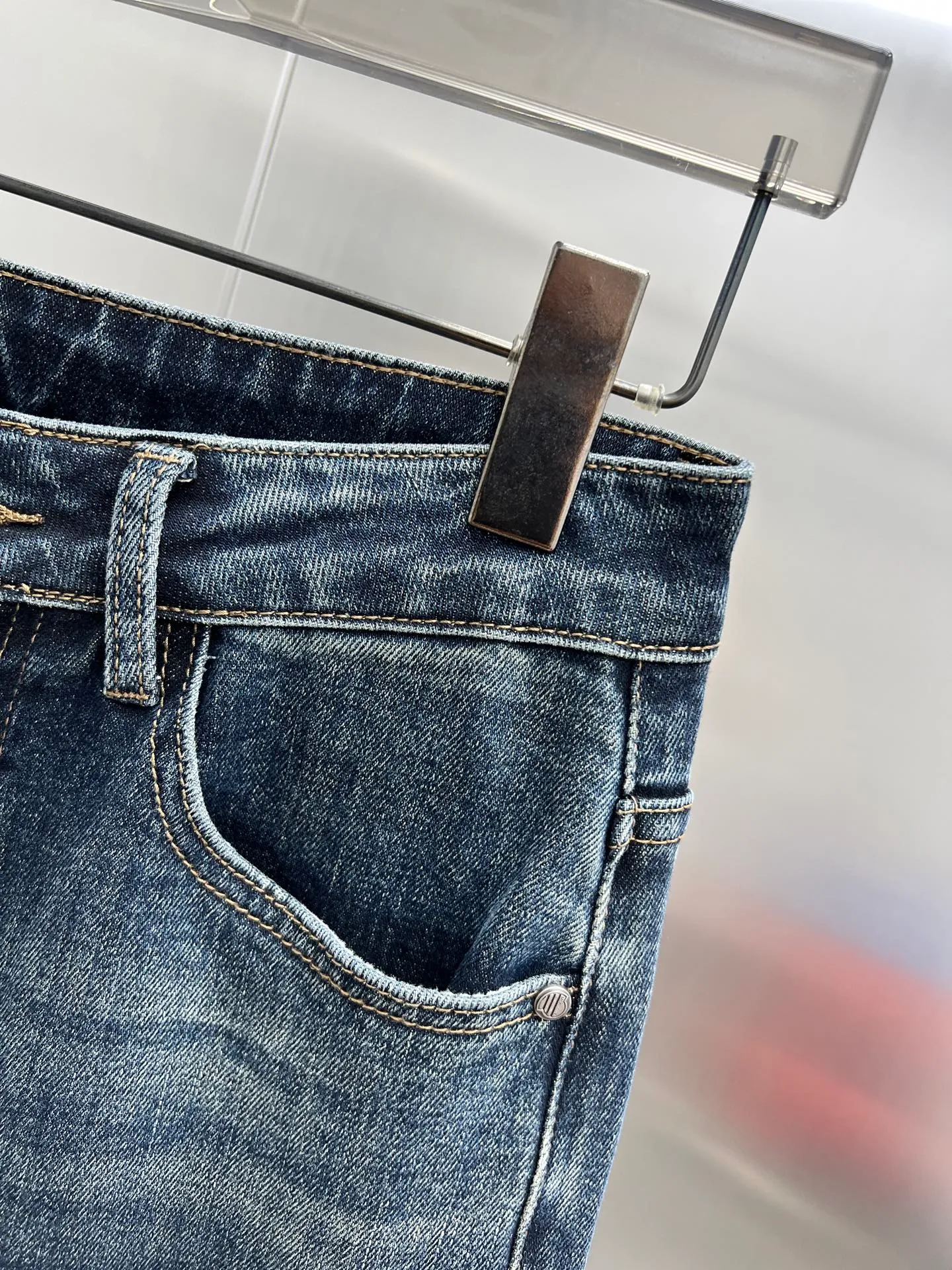 P320 Moncler (straight-leg pants) 🌟The new first-time counter foreign trade order popular jeans are super customized, original hardware, super heavy craftsmanship, awesome shape and impeccable details! The style is not picky, the feel is soft and elastic, especially high-end. Highly recommended 🐒🐒Size: 28-36🈚️35