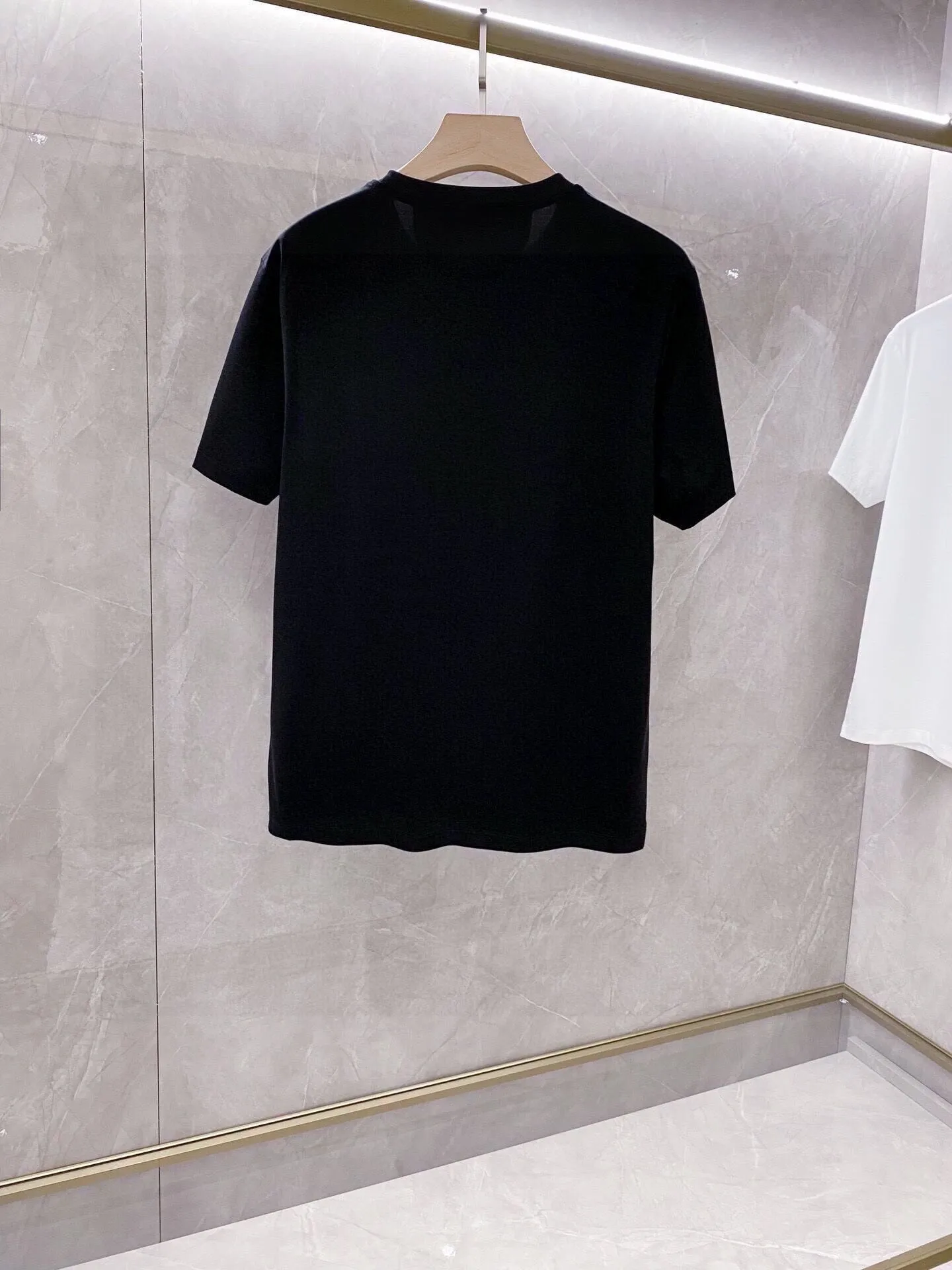 P140 Brand [MONCLER] (Good News for Fat People) original men's casual short-sleeved T-shirt, new product for spring and summer 2025, customized top-notch logo craftsmanship on the chest, matched with the entire details, quality and tailoring design are first-class, customized imported mercerized cotton fabric! Full of style, the color scheme is light and versatile. M-5XL (wear up to 220 pounds)