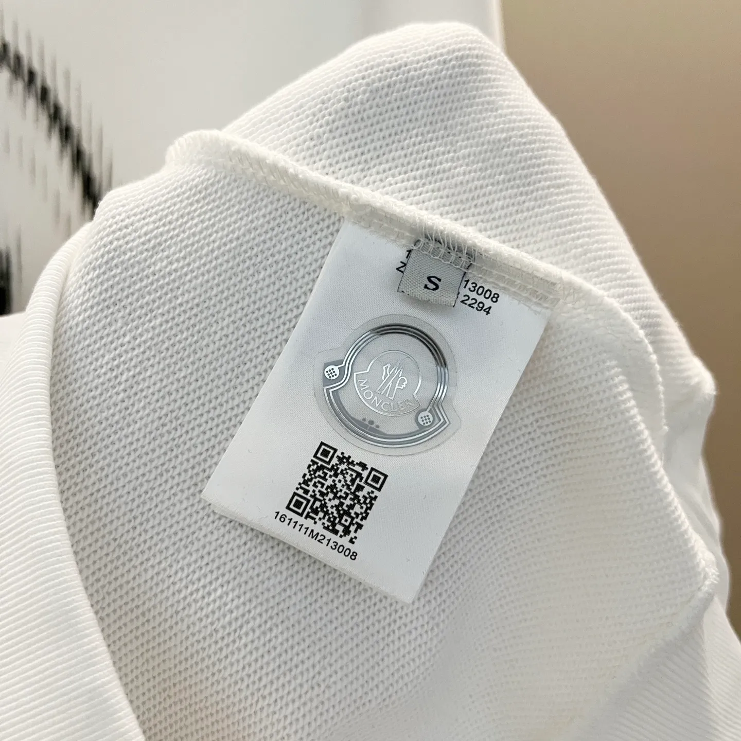 P220 MONCLER/Mask 420g pure cotton round neck sweatshirt Iconic brand letter LOGO ghost printing arm patch technology Official synchronization High version High quality Fashion personality Versatile trend Pure original quality Original fabric Hang tag Collar label Washed wheat Complete three labels Color: Black. White. Khaki. Size: XS-L