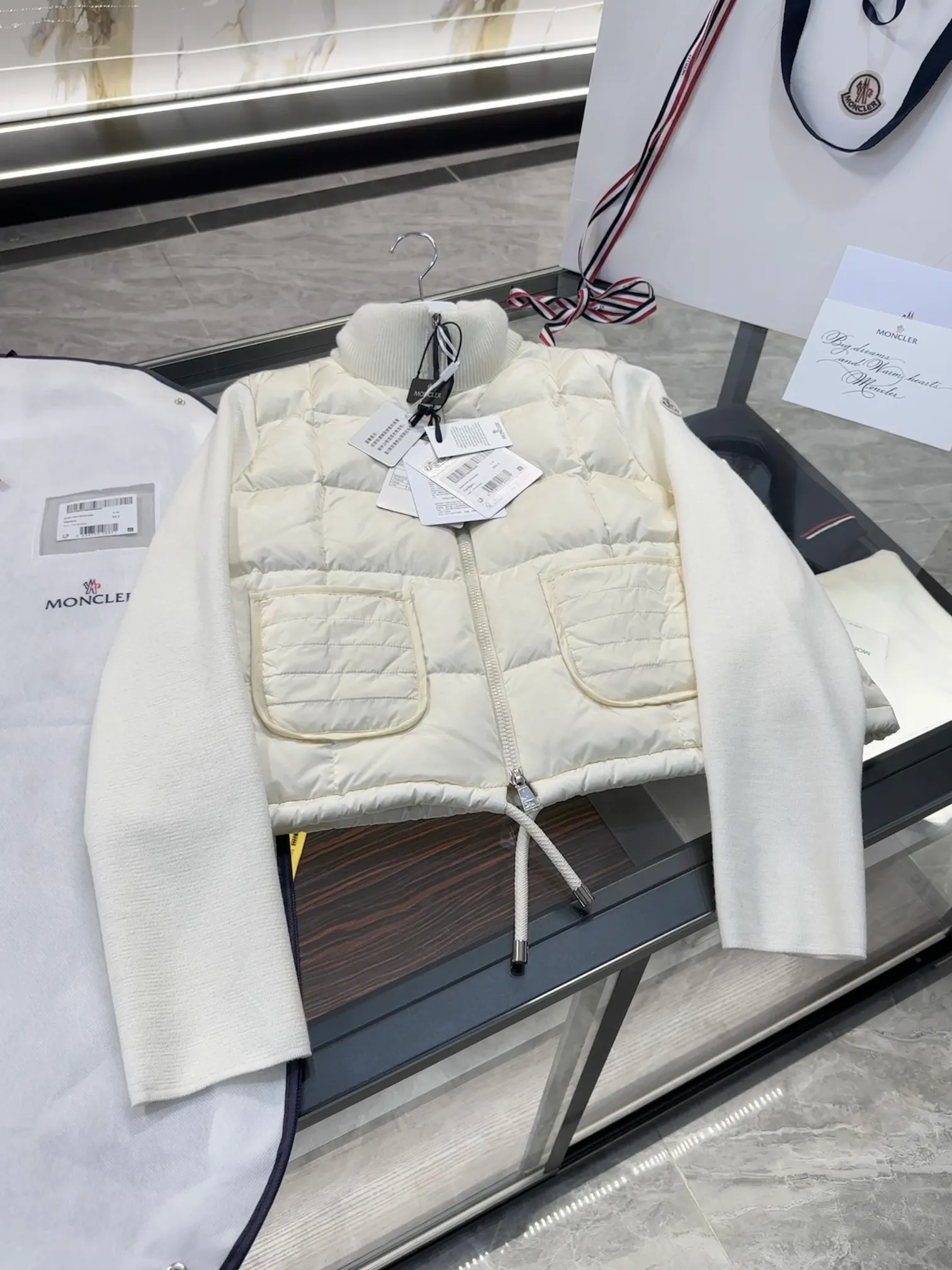 P600 Moncler women's padded wool zipper cardigan. More details shot. L258031