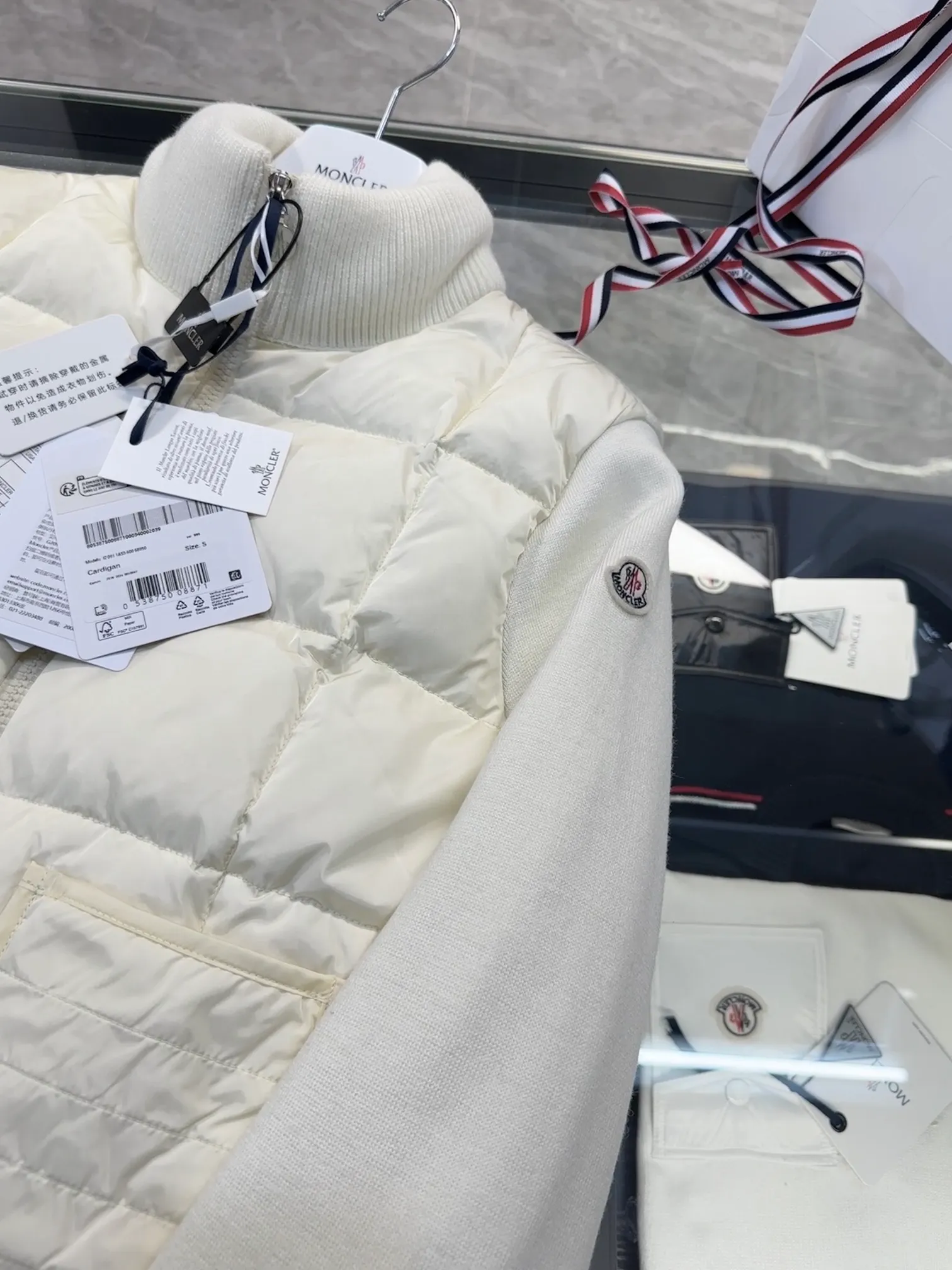P600 Moncler women's padded wool zipper cardigan. More details shot. L258031