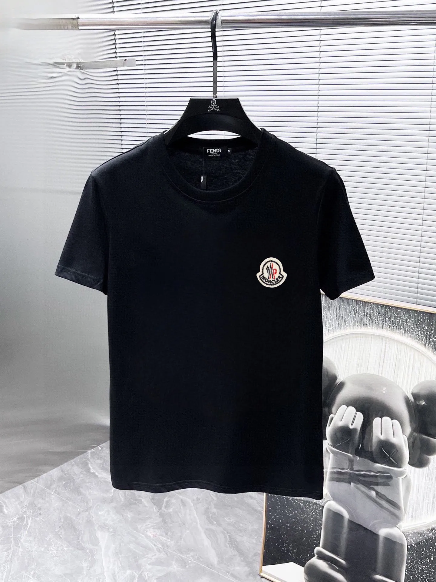 P280 Brand [MONCLER] 2025 new men’s short-sleeved shorts suit! Synchronous sales on the official website! High-end version on the market! It feels delicate and soft! Make you more comfortable to wear! The draped silhouette is awesome! Size: M-5XL (please state your height and weight when placing an order)