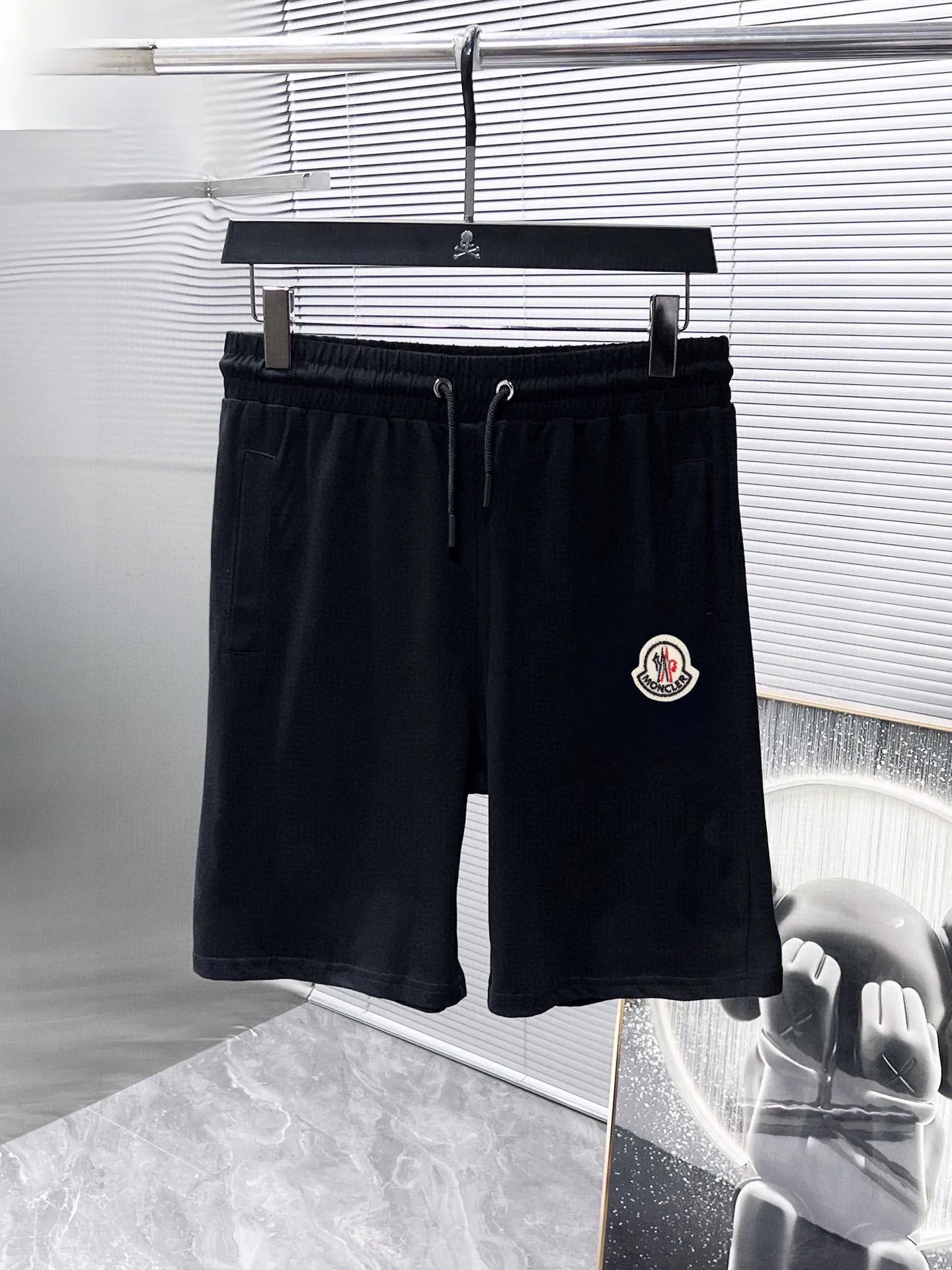 P280 Brand [MONCLER] 2025 new men’s short-sleeved shorts suit! Synchronous sales on the official website! High-end version on the market! It feels delicate and soft! Make you more comfortable to wear! The draped silhouette is awesome! Size: M-5XL (please state your height and weight when placing an order)