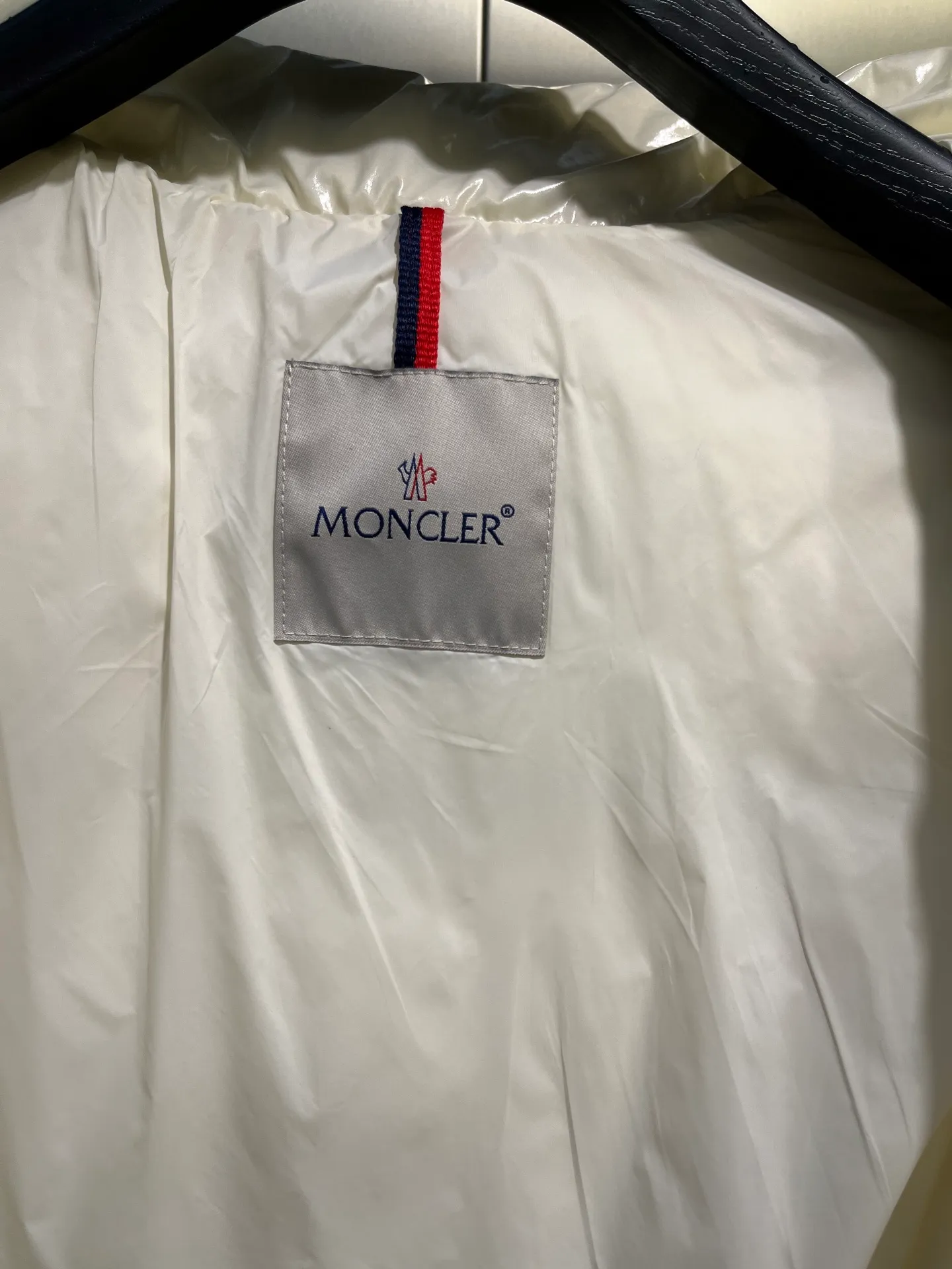 P860 Moncler🌟25 new oil wax leather waist style GLAREIN hooded long-sleeved down jacket for women. Oil wax leather coated new fabric, slim design style, warm and slimming, 90% duck down filling, molded custom hardware. Color: red, white, blue, black Code number: 1234