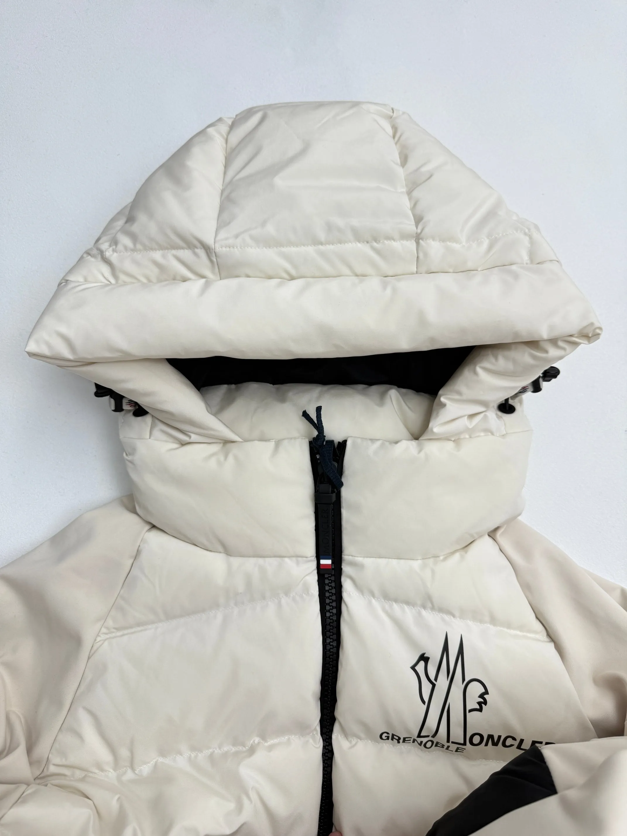P750 Moncler Mouth Grenoble Maglia Logo Patch Down Jacket S/M/L/XL