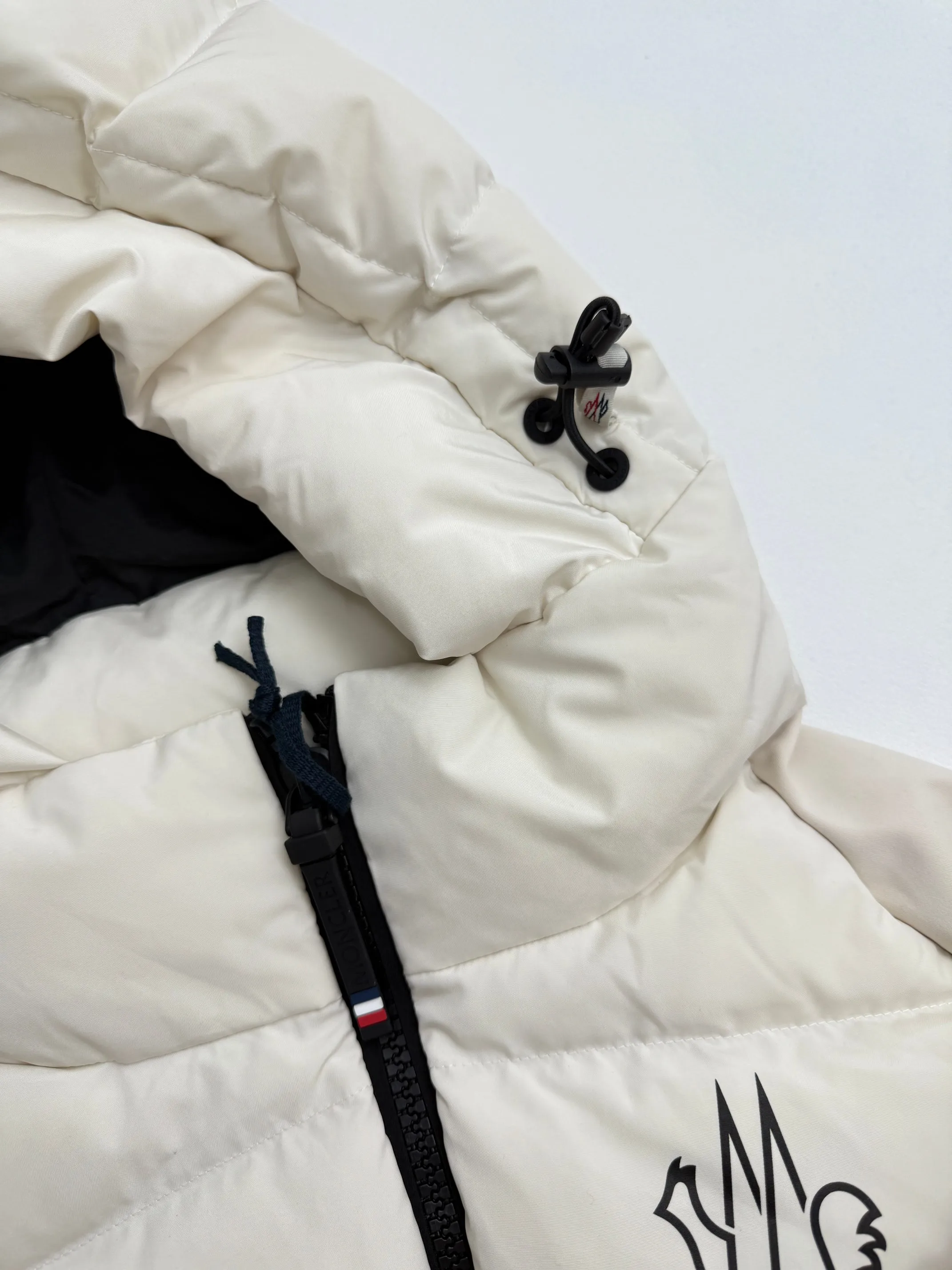 P750 Moncler Mouth Grenoble Maglia Logo Patch Down Jacket S/M/L/XL