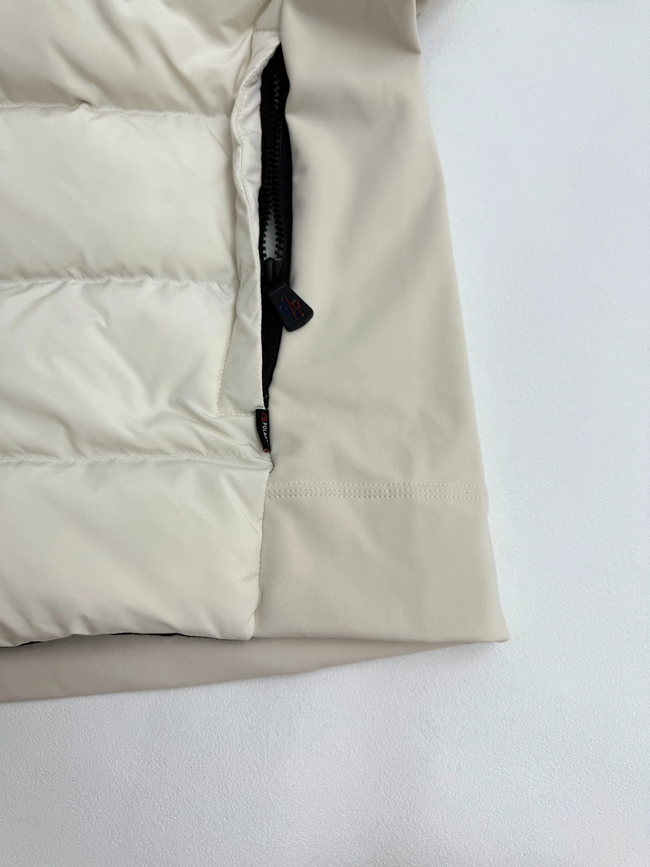 P750 Moncler Mouth Grenoble Maglia Logo Patch Down Jacket S/M/L/XL