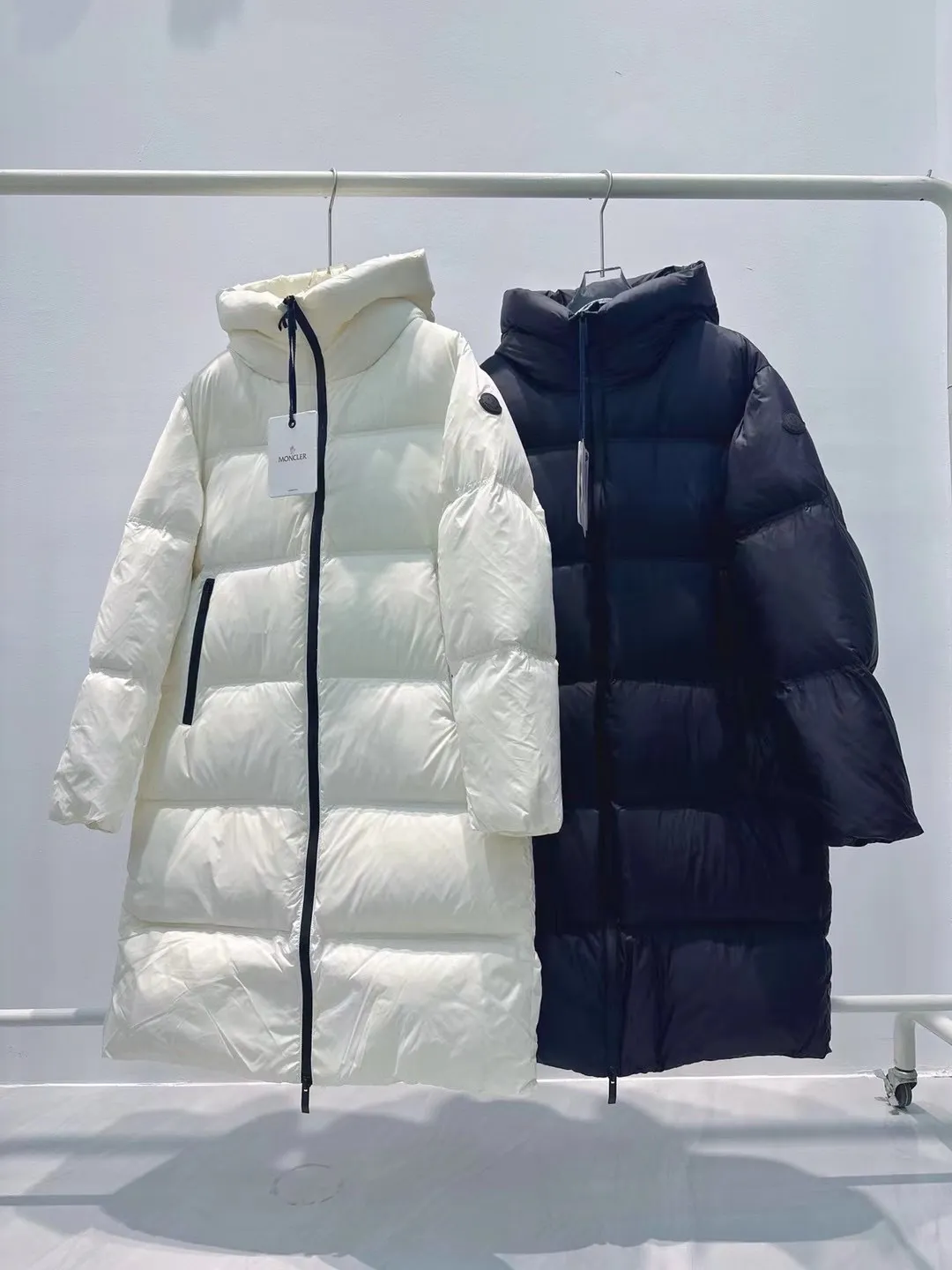 P1300 Moncler 25 New Men and Women Same Style Couple Black Label Series Down Jacket Color: Black White Size: 1234