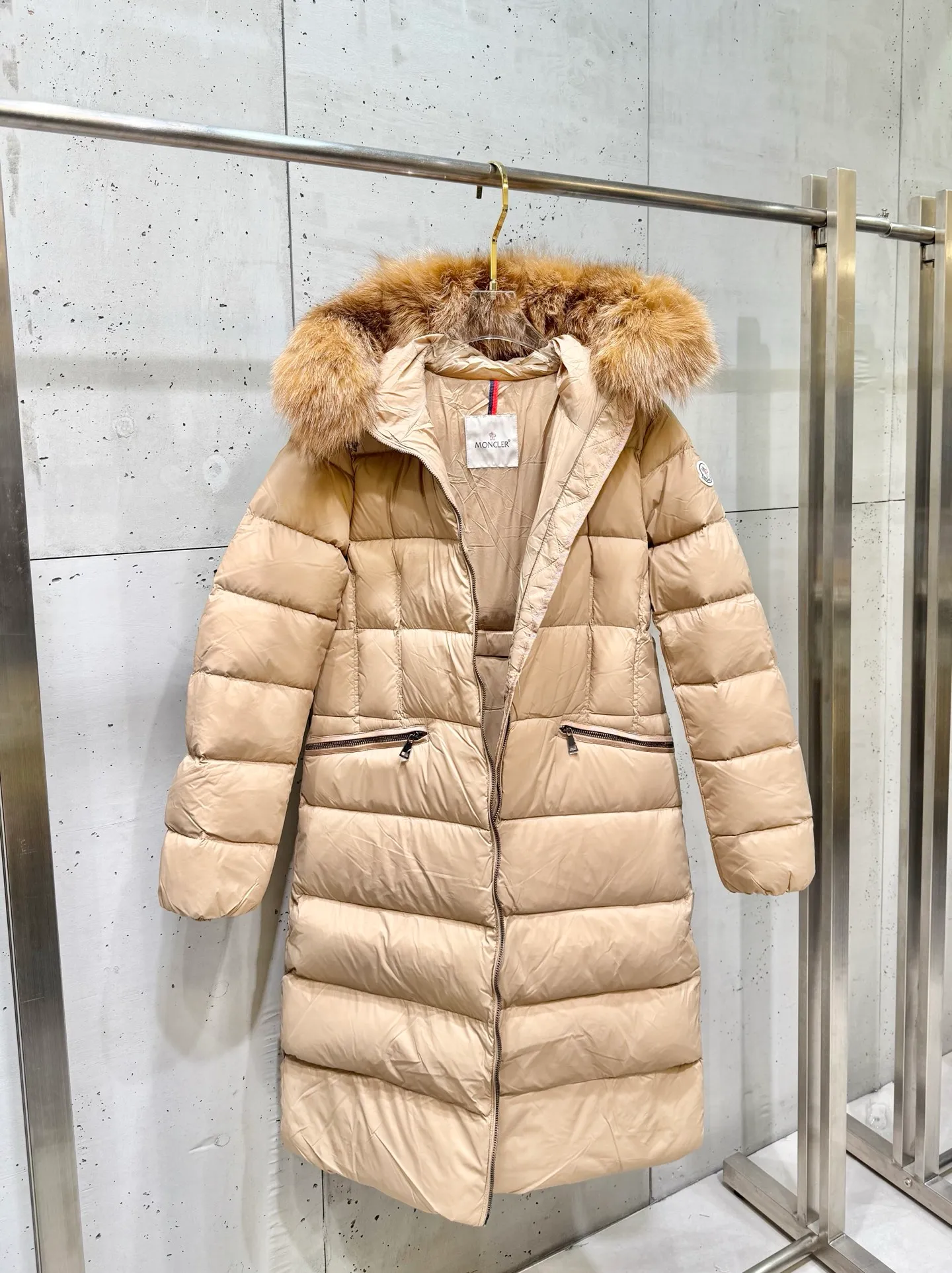 P1160 Moncler Boedic Long Women's Long Top Boedic long down combines exquisite materials and attention to details. Its timeless and elegant fashion design can provide you with a warm and caring wearing experience. The Boedic long down style features a waist-cinching belt to accentuate the feminine silhouette for a stylish winter look. Comfortable hood with rich fleece trim that can be easily removed to suit your mood and weather conditions Size : 1-4