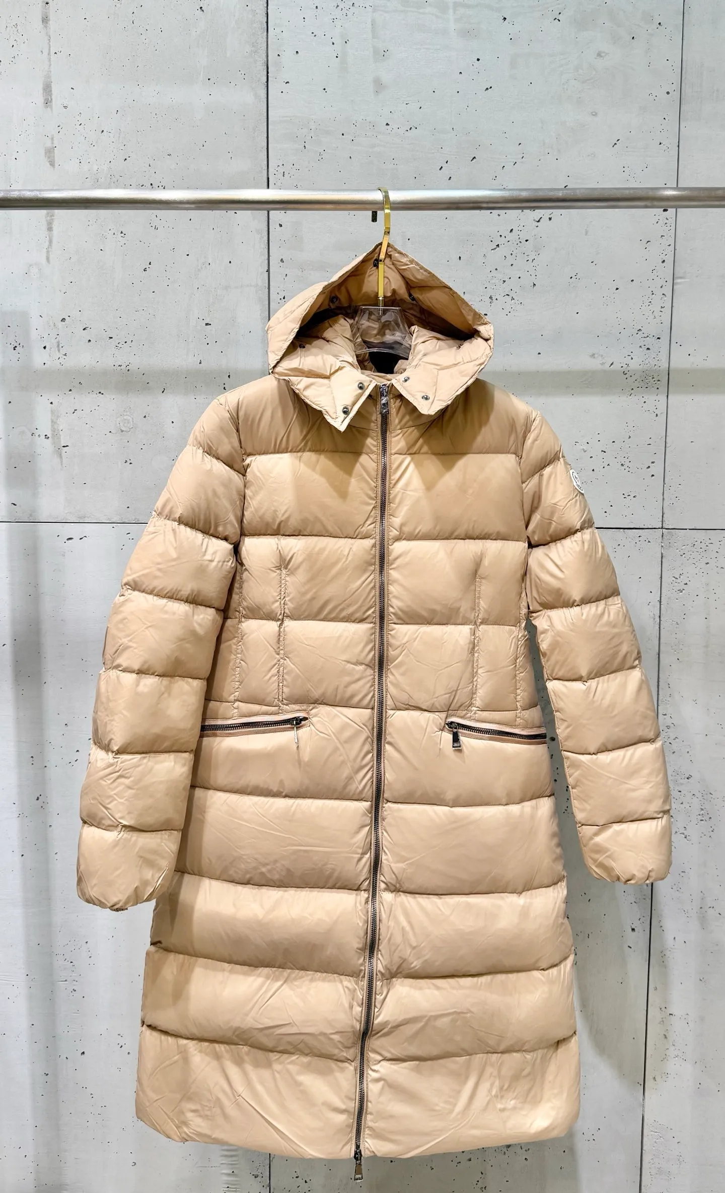 P1160 Moncler Boedic Long Women's Long Top Boedic long down combines exquisite materials and attention to details. Its timeless and elegant fashion design can provide you with a warm and caring wearing experience. The Boedic long down style features a waist-cinching belt to accentuate the feminine silhouette for a stylish winter look. Comfortable hood with rich fleece trim that can be easily removed to suit your mood and weather conditions Size : 1-4