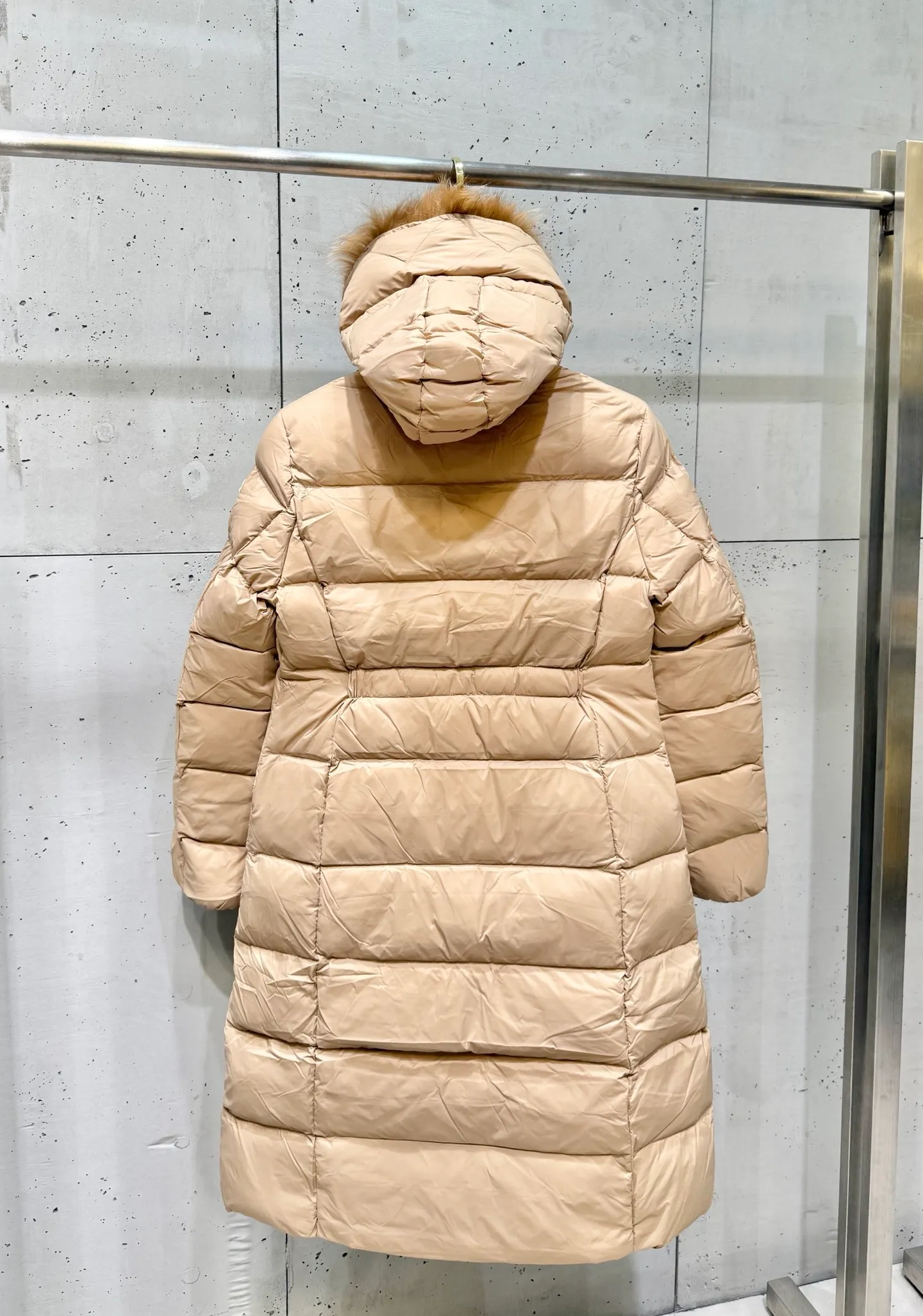 P1160 Moncler Boedic Long Women's Long Top Boedic long down combines exquisite materials and attention to details. Its timeless and elegant fashion design can provide you with a warm and caring wearing experience. The Boedic long down style features a waist-cinching belt to accentuate the feminine silhouette for a stylish winter look. Comfortable hood with rich fleece trim that can be easily removed to suit your mood and weather conditions Size : 1-4