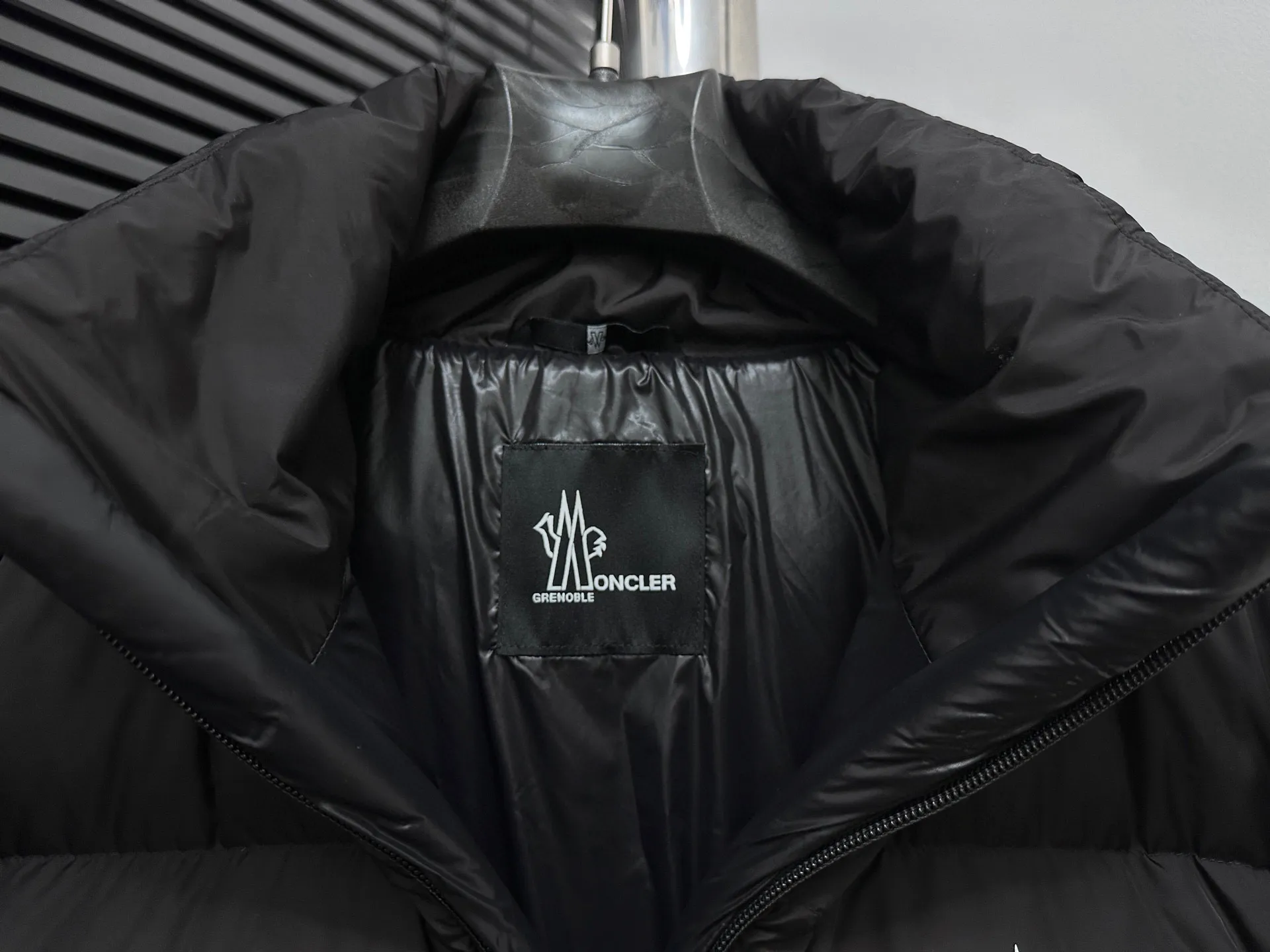 P1000 [moncler] Mengkou 2025 Autumn and Winter New Style🆕 Down Jacket Original custom-made hardware accessories are all imported and original customization Welcome to compare Absolutely high quality Super soft Filled with fluffy and full feathers Super heavy-duty Fabric with excellent workmanship👍Perfect version Note⚠The fabric is super comfortable Exclusive model Non-market goods Same style for men and women Size: 1 2 3 4 5