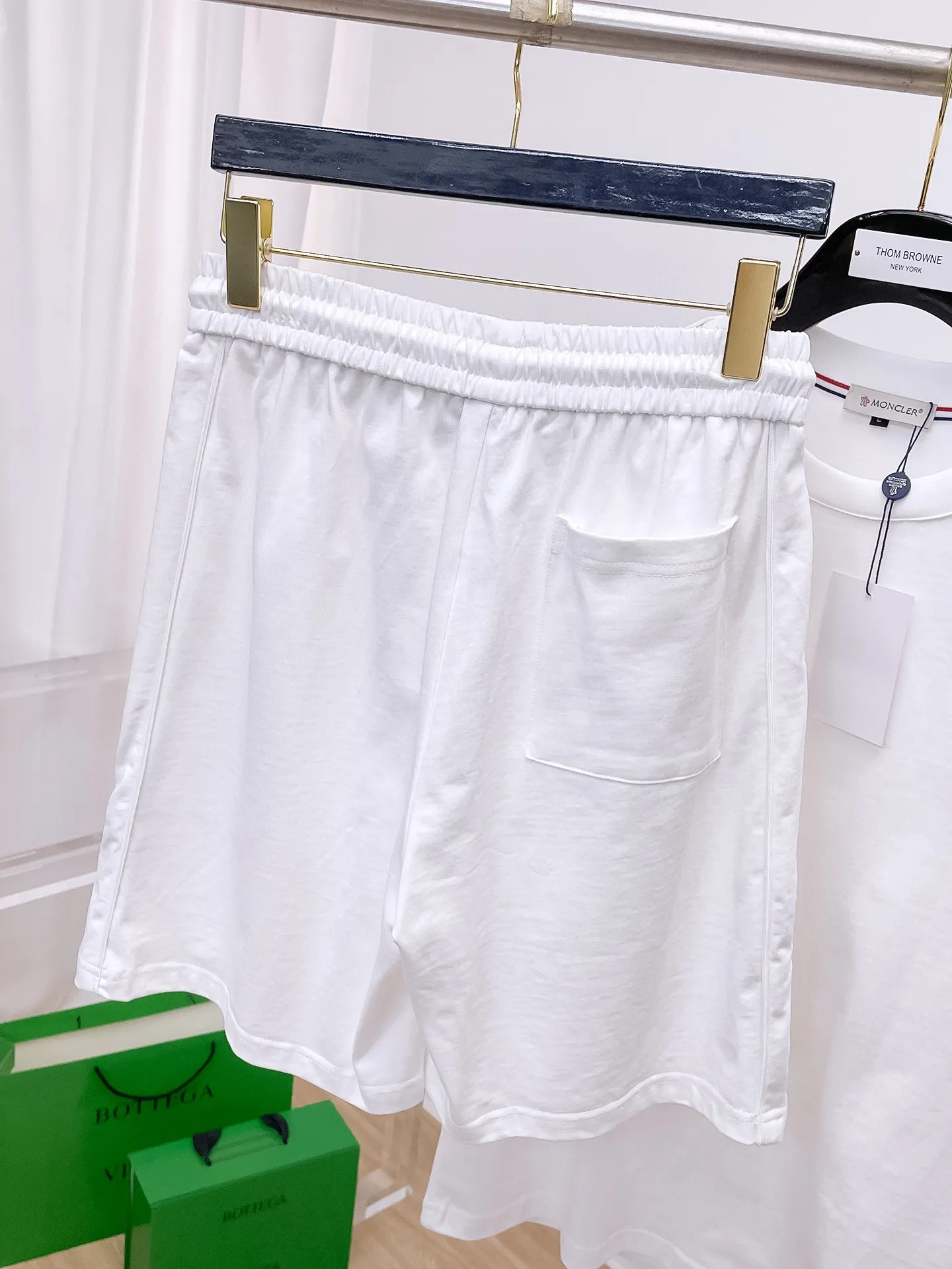 P560 Brand [MONCLER Mouth Covered] 2025 round neck short-sleeved shorts suit. The pure cotton fabric upper body will not be stuffy, the smooth and comfortable skin-friendly effect is more breathable, the fabric has its own texture, classic logo technology, a new interpretation from a unique angle, the first choice for fashion and versatility! Size: M-3XL (maximum wear: 190 pounds)