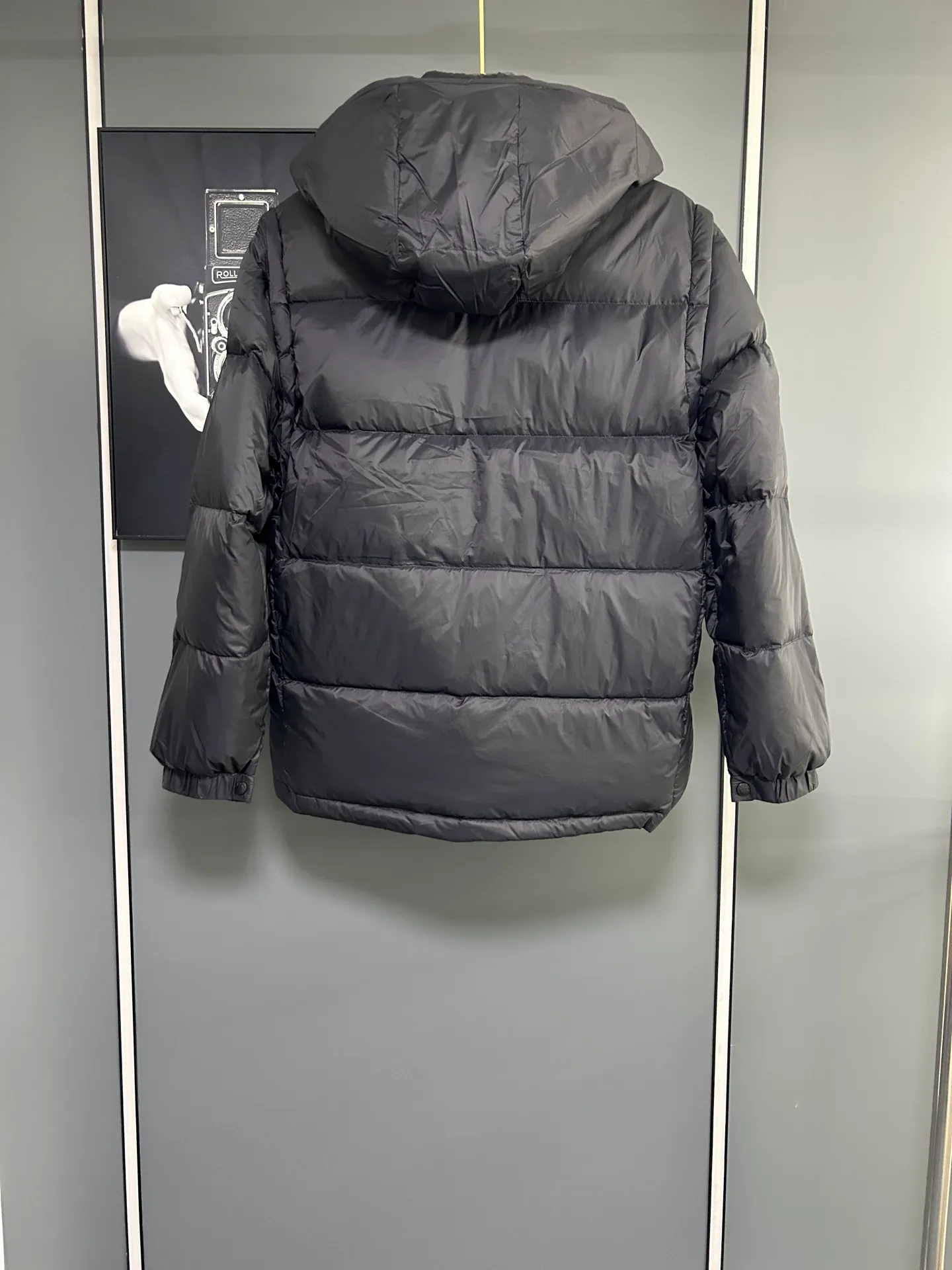 P800 2025 new autumn and winter style Moncler Avocette detachable vest down jacket original custom-made hardware accessories are fully imported and original customization is welcome. Absolutely high quality using top-grade 95 white duck down. Super soft and fluffy. Super heavy-duty fabric. Excellent workmanship. Perfect version. Note △The fabric is super comfortable and warm. Exclusive non-market product. The upper body effect is super good. Same style for men and women. Color: Black Size: M-3XL