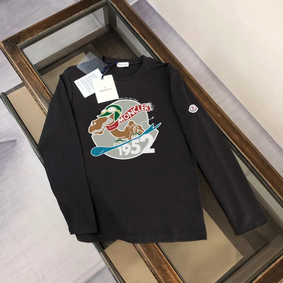P180, a non-off-the-shelf model, you can trust it. Moncler printed long-sleeved T-shirt, 240g breathable cotton fabric, very soft and comfortable texture, does not shrink, does not deform, does not ball), can be worn alone as a base layer. Original customized accessories, collar label, care mark, hangtag, packaging (perfect details) Color: White Black Size: XS S M L
