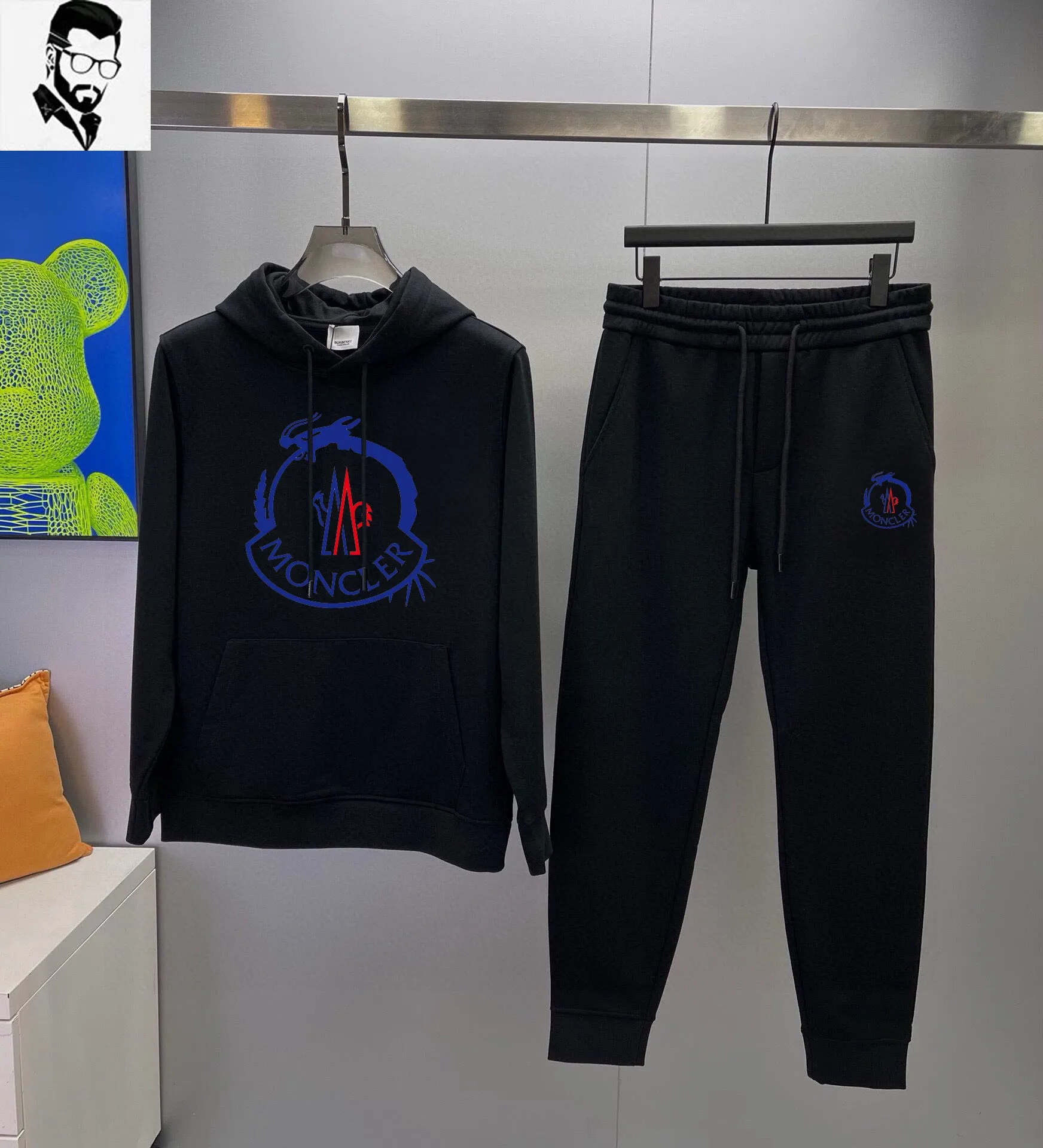 P380 💰 [MONCLER Mouth Covering] (Gospel for Fatty) hot-selling suit is coming. Focus on the original version of the official website. 2025 new hot-selling sweatshirt suit. The original order is hard to buy🇭🇰. It is the meticulous work of top designers for a fitting and perfect upper body effect. All-natural high-quality Roman cotton 100%, close-fitting comfort, noble and elegant! Original hardware embodies elegance and nobility! Counter size: M-5XL (maximum wear up to 220 pounds)