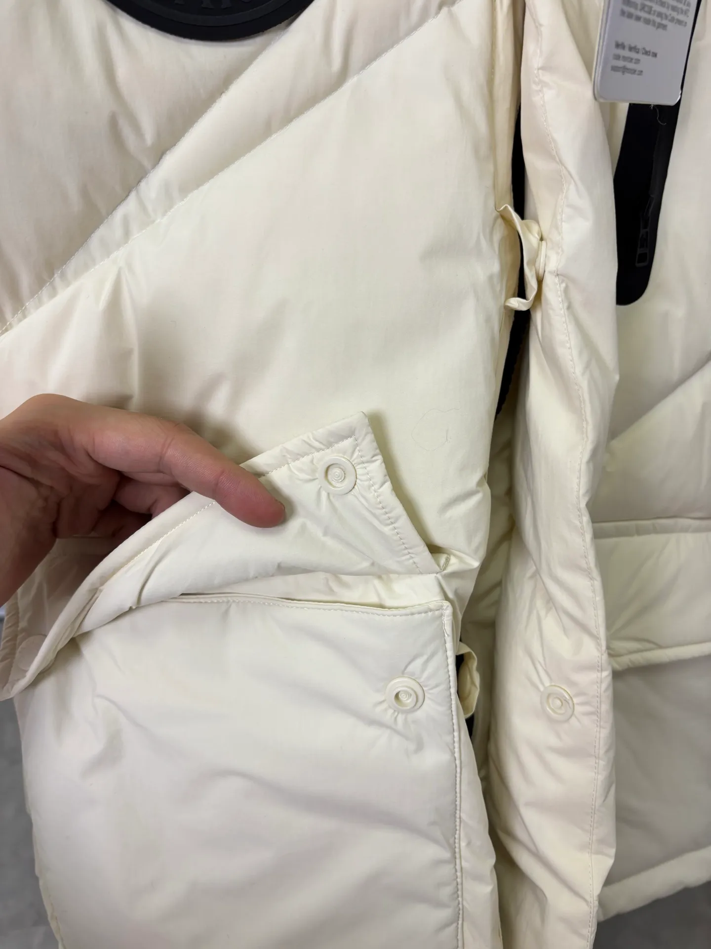 P1010 Style number: 222# Moncler Five sizes ~ same style for men and women. Color: black, apricot white. Size: s-xxl [Picture 9️⃣Size chart]