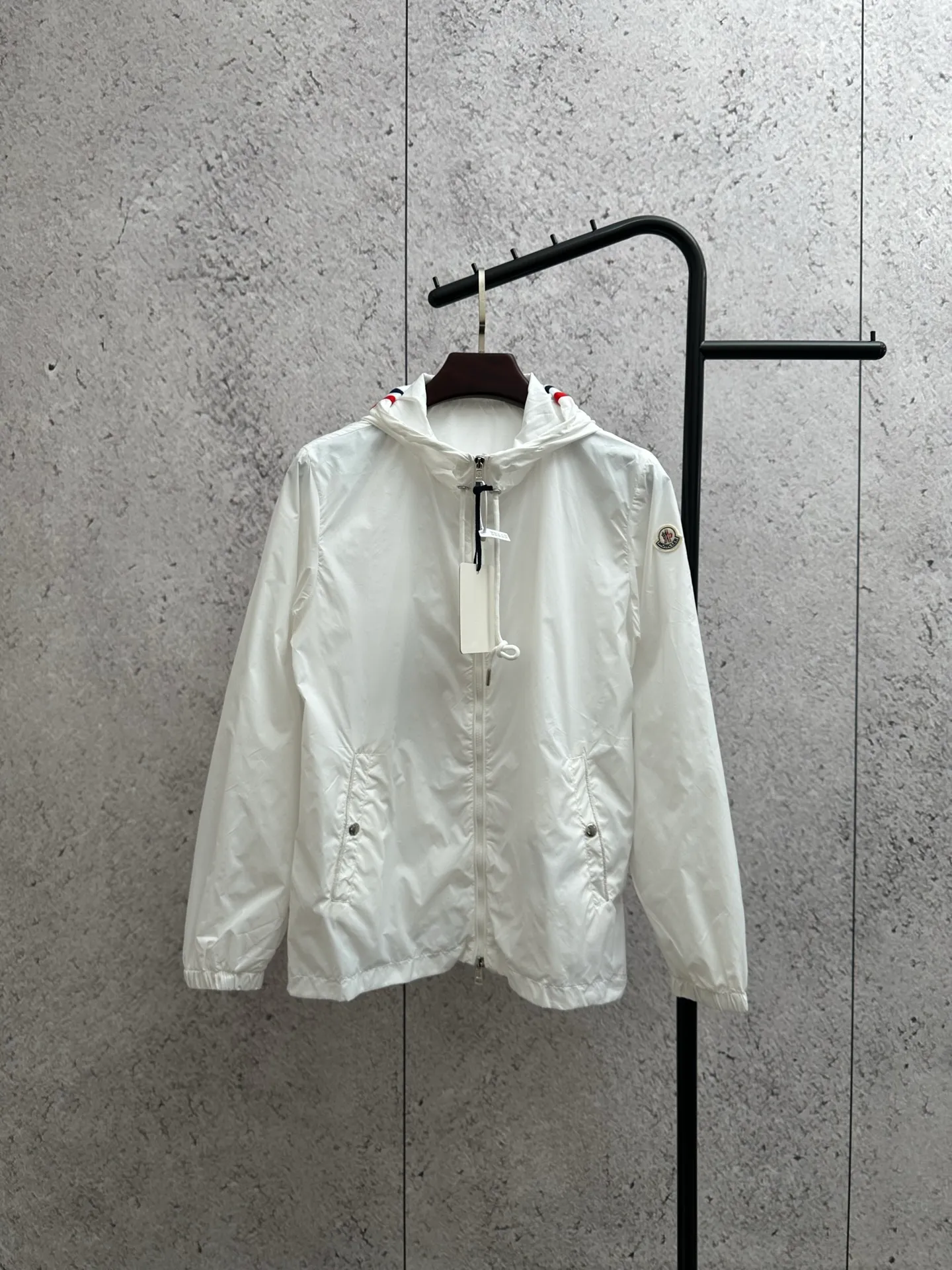 P370 💰Moncler/moncler/mask/windbreaker/hooded jacket/skin coat Original customized fabric Super soft nylon silky fabric Hardware original customized logo one to one Dual chip sensor: armband wash mark Original pure cashmere customized armband Top embroidery Genuine cashmere Cashmere label closest to genuine (reject fake cashmere/anti-cashmere label fake at first glance) Color: black, white Size: 1-5 yards (80-180 pounds)