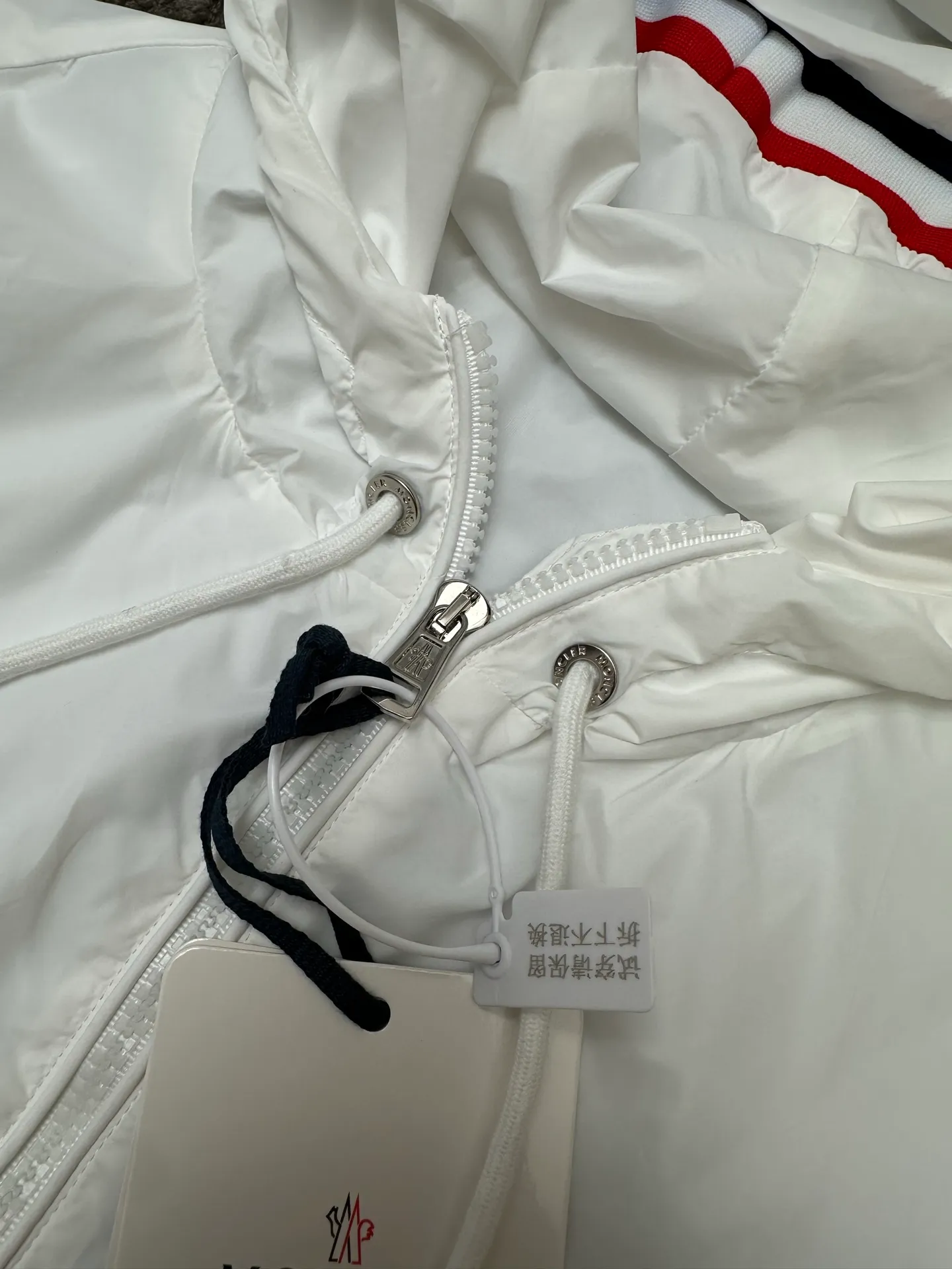 P370 💰Moncler/moncler/mask/windbreaker/hooded jacket/skin coat Original customized fabric Super soft nylon silky fabric Hardware original customized logo one to one Dual chip sensor: armband wash mark Original pure cashmere customized armband Top embroidery Genuine cashmere Cashmere label closest to genuine (reject fake cashmere/anti-cashmere label fake at first glance) Color: black, white Size: 1-5 yards (80-180 pounds)