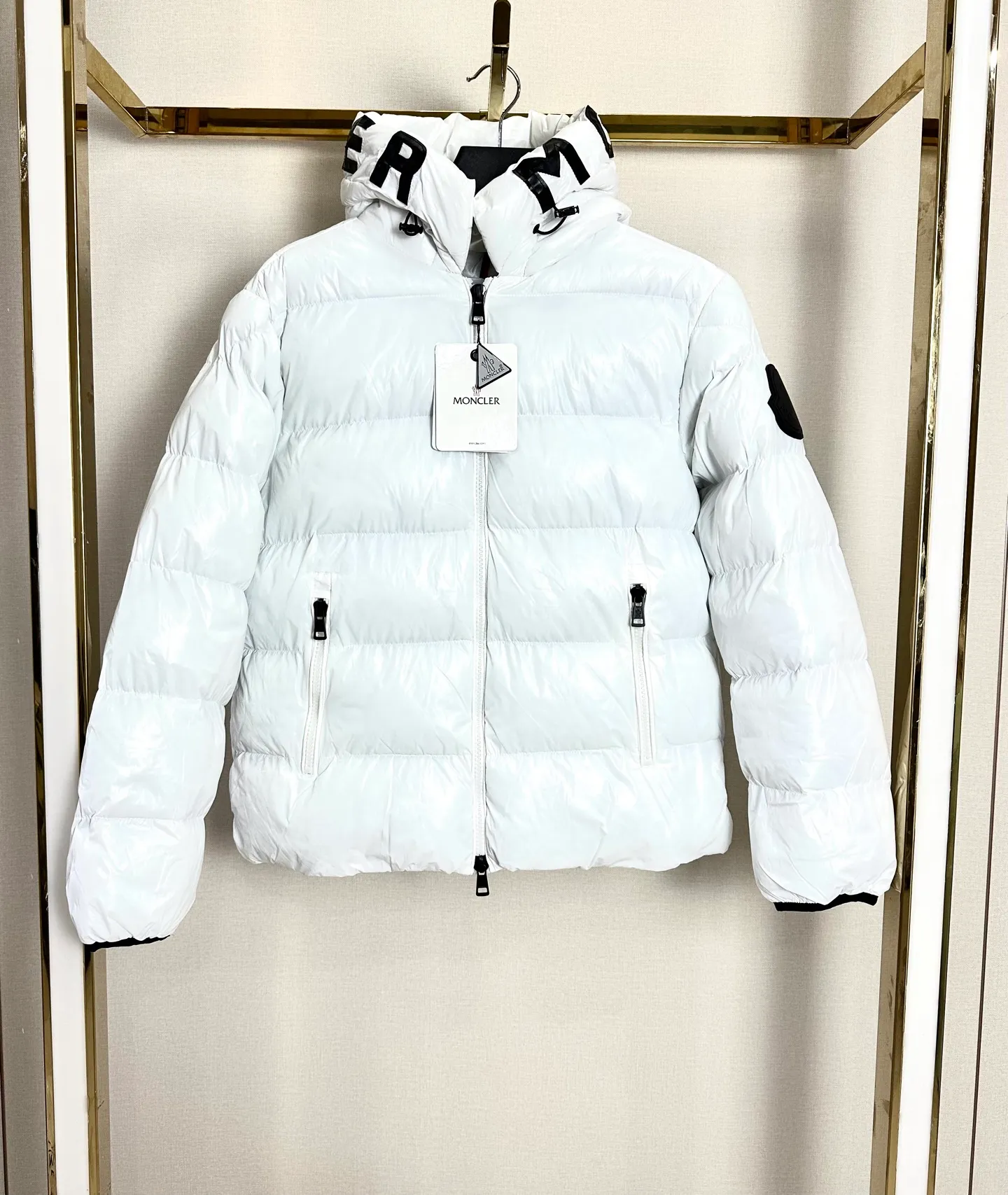 P400 Moncler/Mongolian salzman series autumn and winter new nylon waterproof casual down jacket, same style for men and women! The new model of the hooded fashionable down jacket combines tradition and innovation, bringing a unique sense of fashion to winter wear! Not only is it suitable for everyday wear, it's also ideal for outdoor activities! Original factory order, customized hardware, consistent restoration, full range of packaging, high-quality supply at cabbage price, color: black, white, navy, size: M-2XL