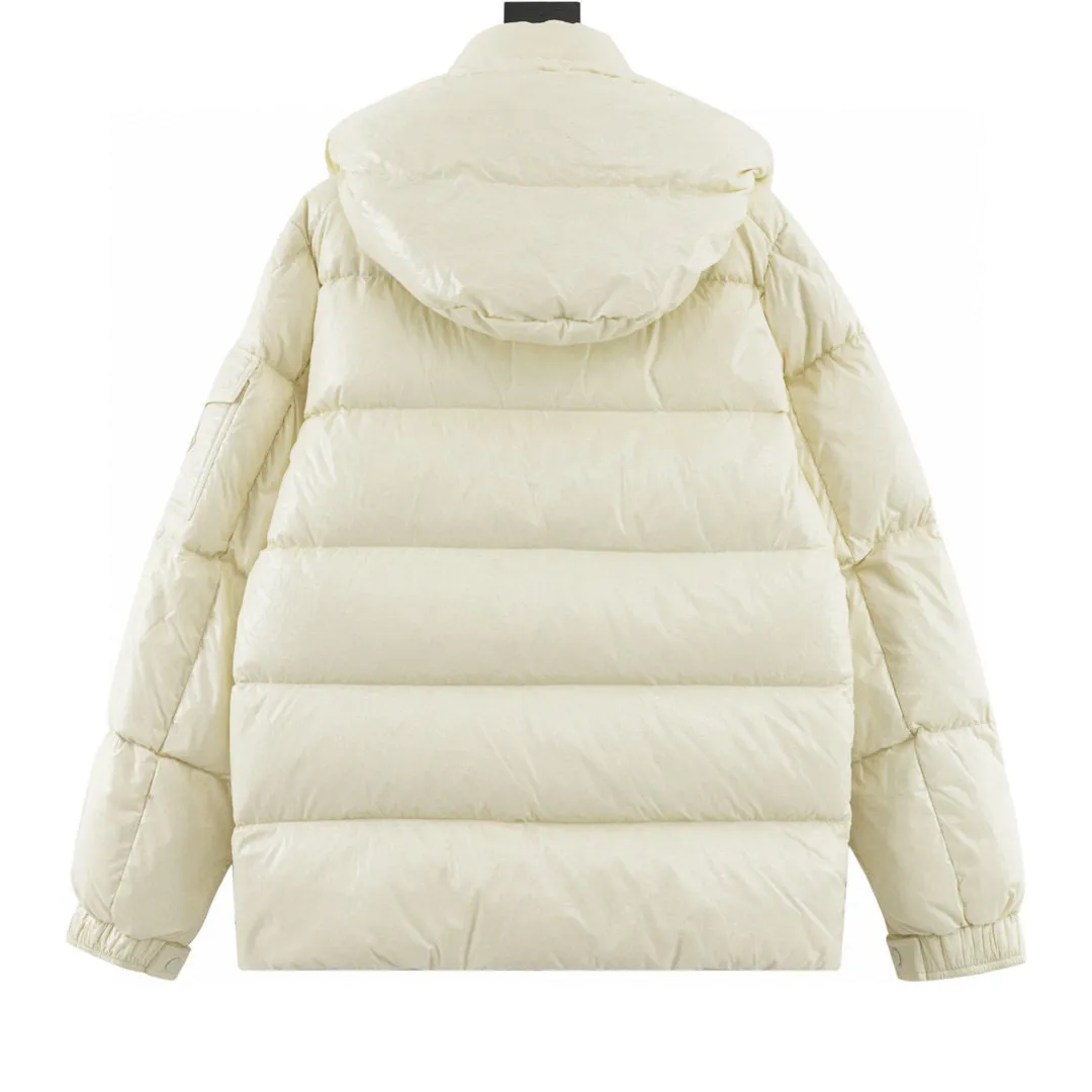 P780 Moncler/Moncler 70th Anniversary Limited Edition Short Down Jacket (filled with 90% large white duck down) Non-commercial version, undoubtedly the top version, ceiling level 𝗠𝗼𝗻𝗰1𝗲𝗿｜Moncler Maya 70th Anniversary Limited Edition/Short Down Jacket Description: 𝗠𝗼𝗻𝗰𝗲𝗿 Maya down jacket is specially reinterpreted to celebrate the 70th anniversary of 𝗠𝗼𝗻𝗰𝗲𝗿, with new colors reviving the iconic silhouette. A classic example of the brand's DNA, it's made from shiny lacquered nylon and embellished with signature rectangular quilting. A classic cropped design that transcends seasons and styles, it features a statement silhouette, removable hood and adjustable hem. The sleeves are decorated with the brand's signature classic patch pockets and a patchwork logo designed to celebrate the 70th anniversary.  Top quality, filled with 90% standard large white duck down, high-end quality one-to-one customized hardware, specific fabrics, specific black lacquered fabrics!  Style number: A92# Color: black white gray green Size: 1-5