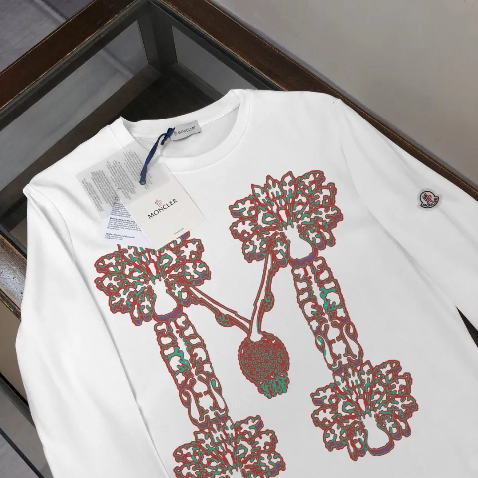 P180, a non-off-the-shelf model, you can trust it. Moncler printed long-sleeved T-shirt, 240g breathable cotton fabric, very soft and comfortable texture, does not shrink, does not deform, does not ball), can be worn alone as a base layer. Original customized accessories, collar label, care mark, hangtag, packaging (perfect details) Color: White Black Size: XS S M L
