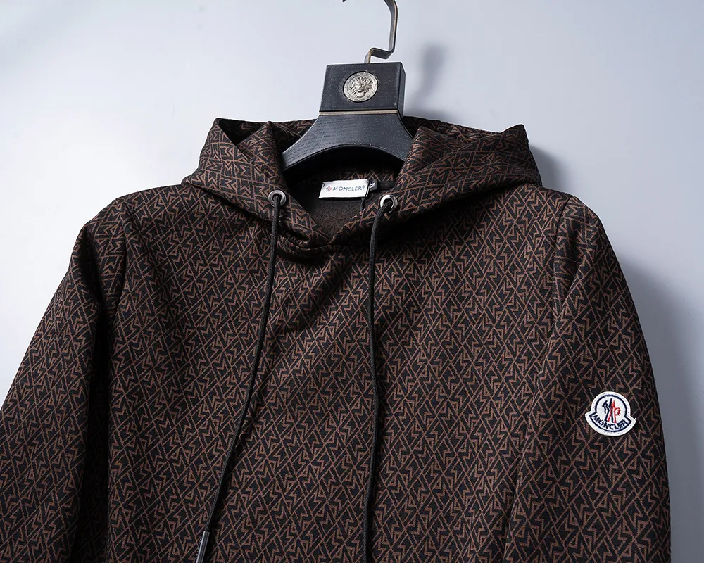 P540 🌸🌸🌸🌸 Moncler 2025 new autumn and winter suit High quality, top version trading company channel order, exclusive overseas boutique sale, classic is eternal, it is definitely worth buying! This type of suit is also a must-have. You don’t have to think about how to match it, you can just get it in one set! Customized fabric, smooth to the touch, yet stiff and stylish, giving the upper body a full texture! The overall design is simple and elegant without losing style. It has a strong sense of upper body and is definitely at the forefront of fashion. It is very comfortable to wear. There is no need to say much about the style and cut of the pants. The upper body is exquisite and vivid. It is a truly top-notch casual suit that can be used in various occasions whether it is sports or leisure time! ! !   Three complete standards Color: Picture color Size: M, L, xL, xxL, xxxL