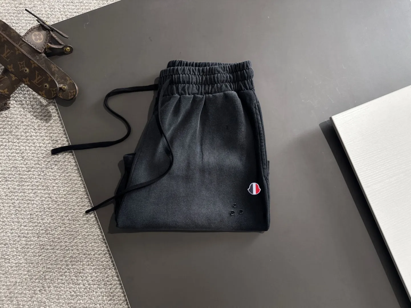 Next day shipping P460 MONCLER/Mongolian high quality 2025 spring and summer new casual heavy industry suit exclusively developed by yb! High quality production! Imported custom-made fabrics for foreign orders, with high breathability and comfort, impeccable details, brand element design concept, delicate and soft feel! It presents a casual cut and the upper body shape is great! On sale simultaneously on the official website! From a high-end men's positioning brand, the low-key luxury taste is irresistible! Exquisite workmanship and impeccable quality! The overall style is simple, fashionable and timeless, fully meeting the requirements of stylish and tasteful dressing! Size: S-XXL