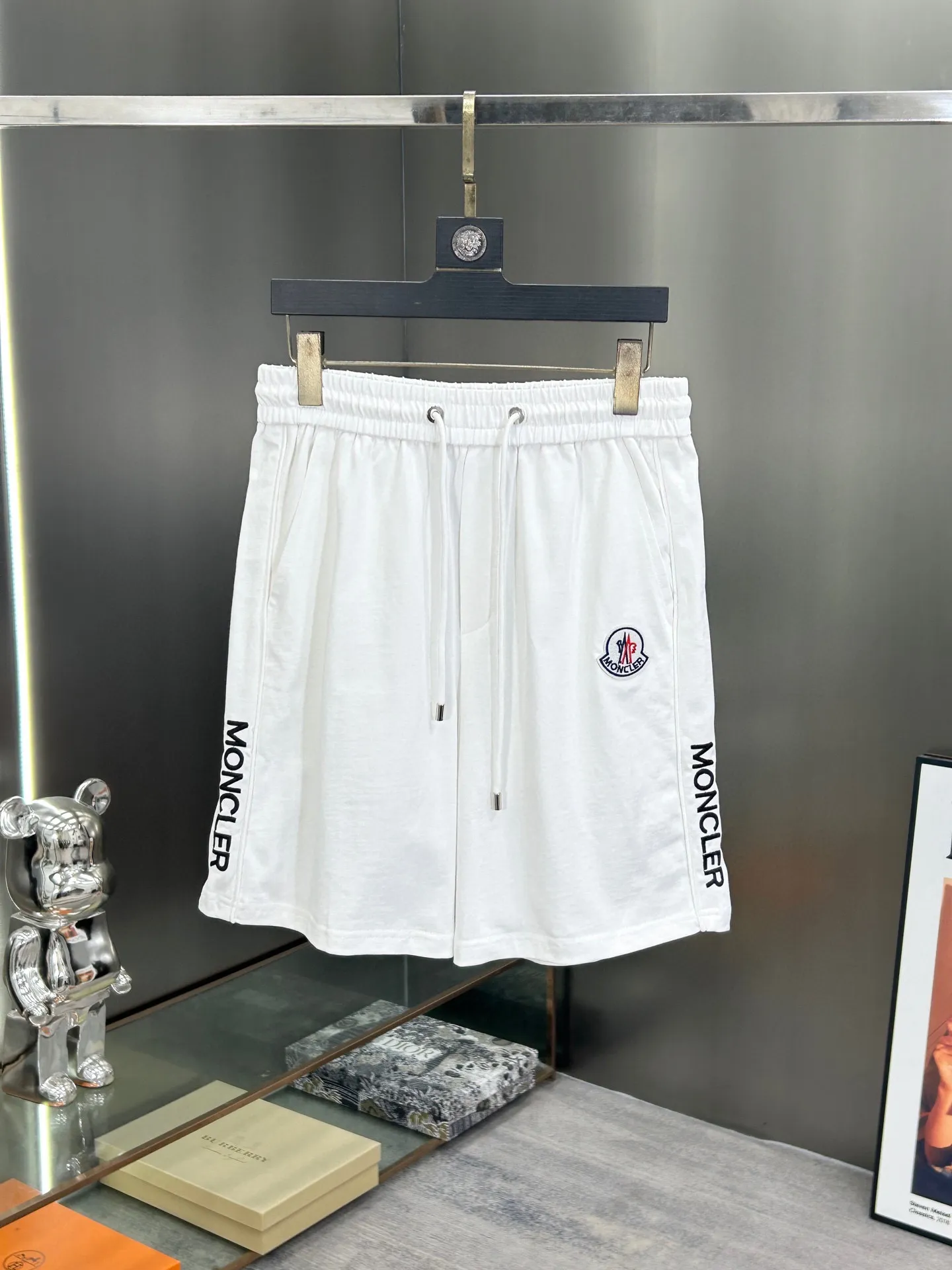 P560 Brand [MONCLER Mouth Covered] 2025 round neck short-sleeved shorts suit. The pure cotton fabric upper body will not be stuffy, the smooth and comfortable skin-friendly effect is more breathable, the fabric has its own texture, classic logo technology, a new interpretation from a unique angle, the first choice for fashion and versatility! Size: M-3XL (maximum wear: 190 pounds)