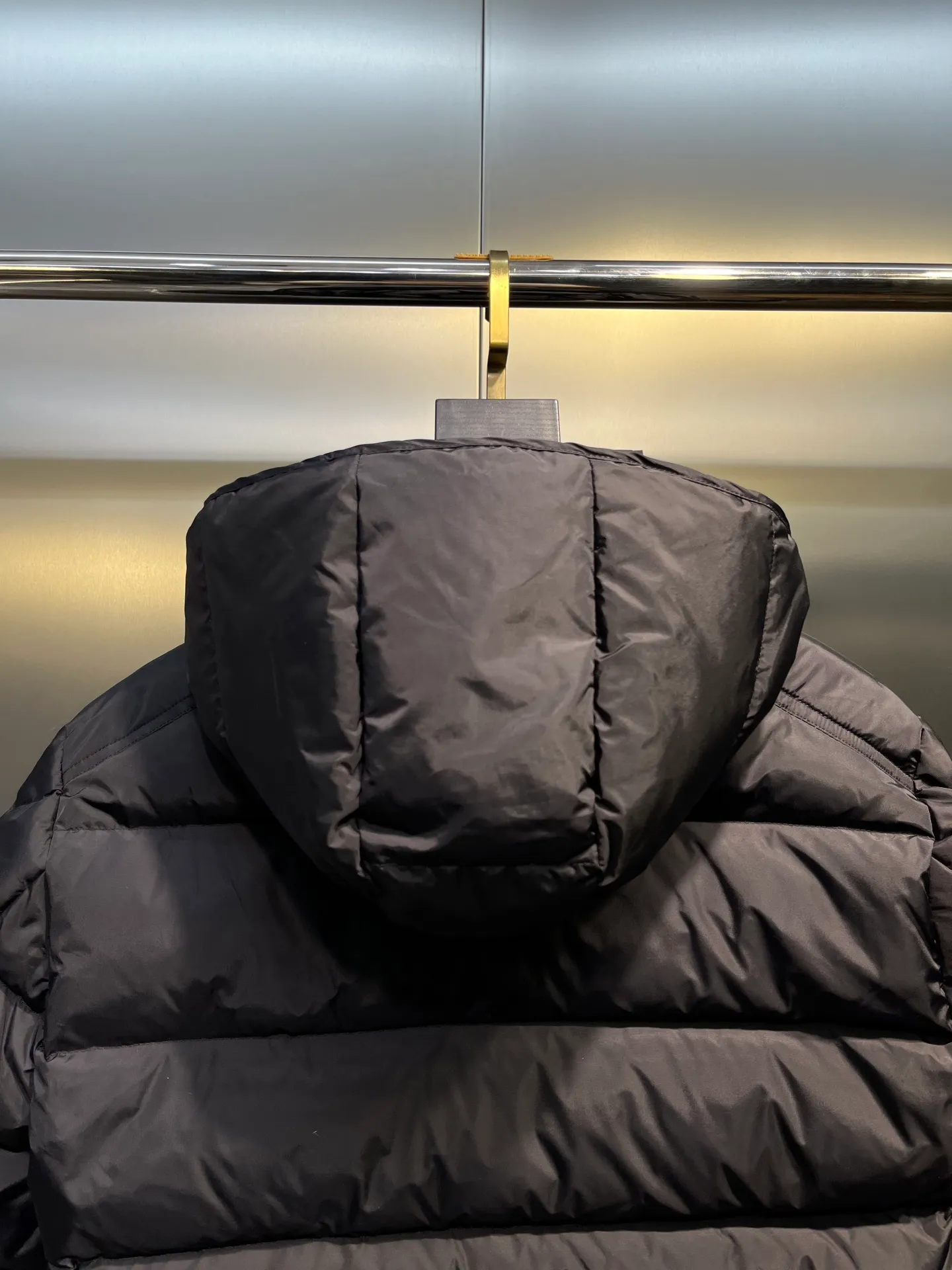 P820 ​​Moncler 🌟Mouth Mouth New Autumn and Winter Matte Classic Maya! Official website synchronized 🈶sale! Yuhuang's century-old evergreen series of products! The latest product from Mayan culture! 90 down filling, the fullness of the down can be seen with the naked eye. Disassembled, the fabric is soft and textured. It continues to be a hot seller, and the upper body is lighter and more comfortable. Color: black green yellow size: 12345